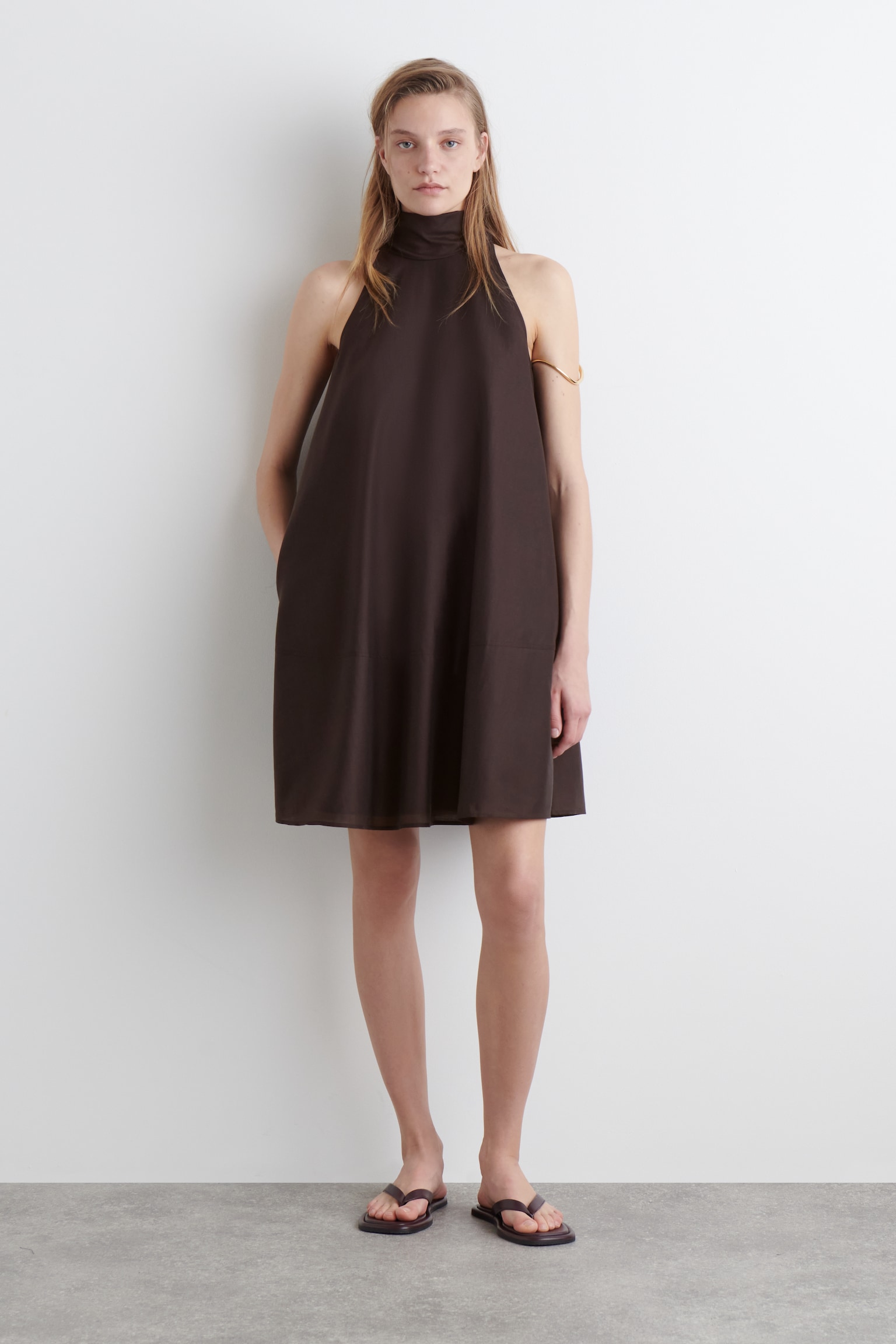 FLUID HALTERNECK MINI DRESS - DARK BROWN/RED/LIGHT GREEN