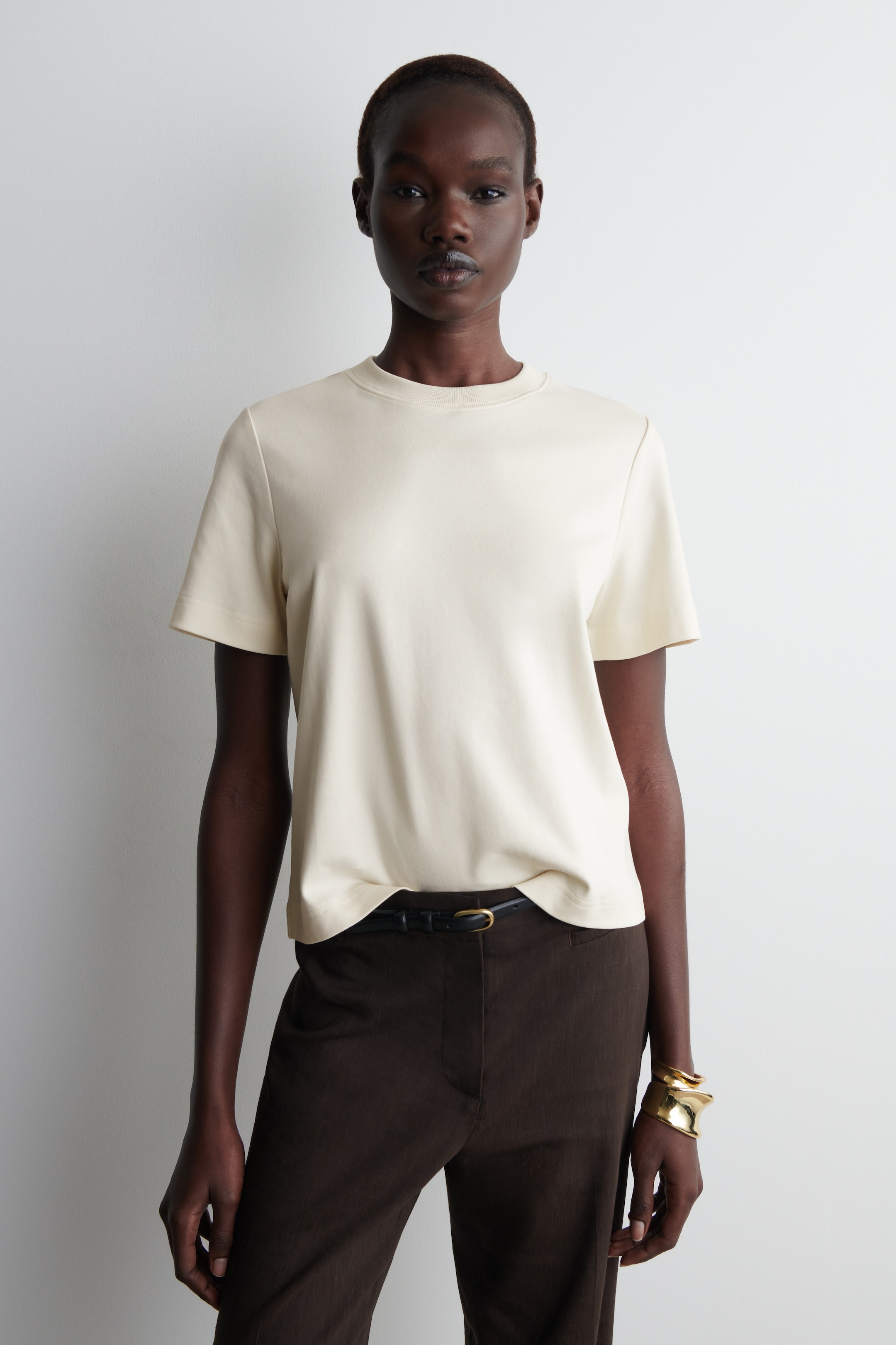 Visa större bild: STILRENT SKUREN T-SHIRT - LJUSBEIGE - DAM | H&M SE 1