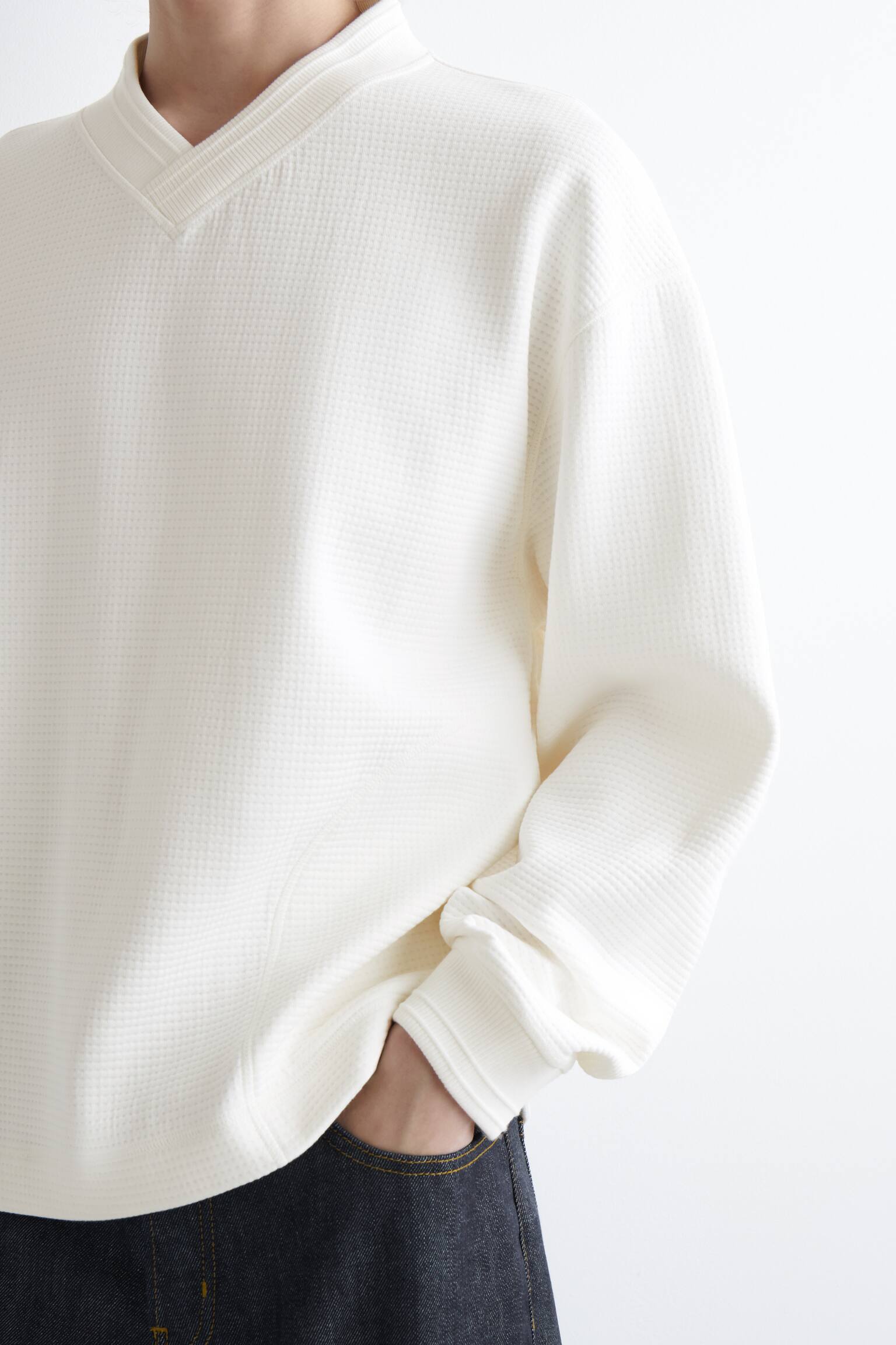 WAFFLE-KNIT COTTON V-NECK SWEATSHIRT - WHITE - 6