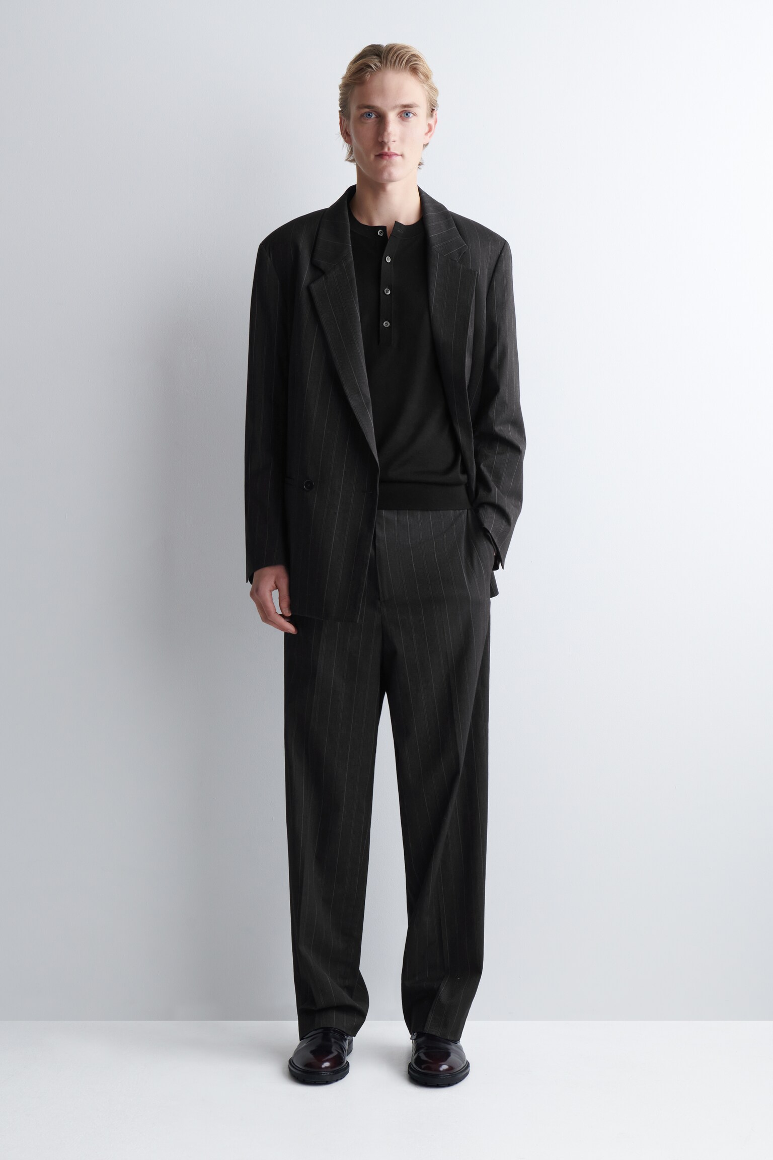 SCHMALES HENLEY-OBERTEIL AUS MERINOWOLLE - SCHWARZ/DUNKELGRÜN - 8