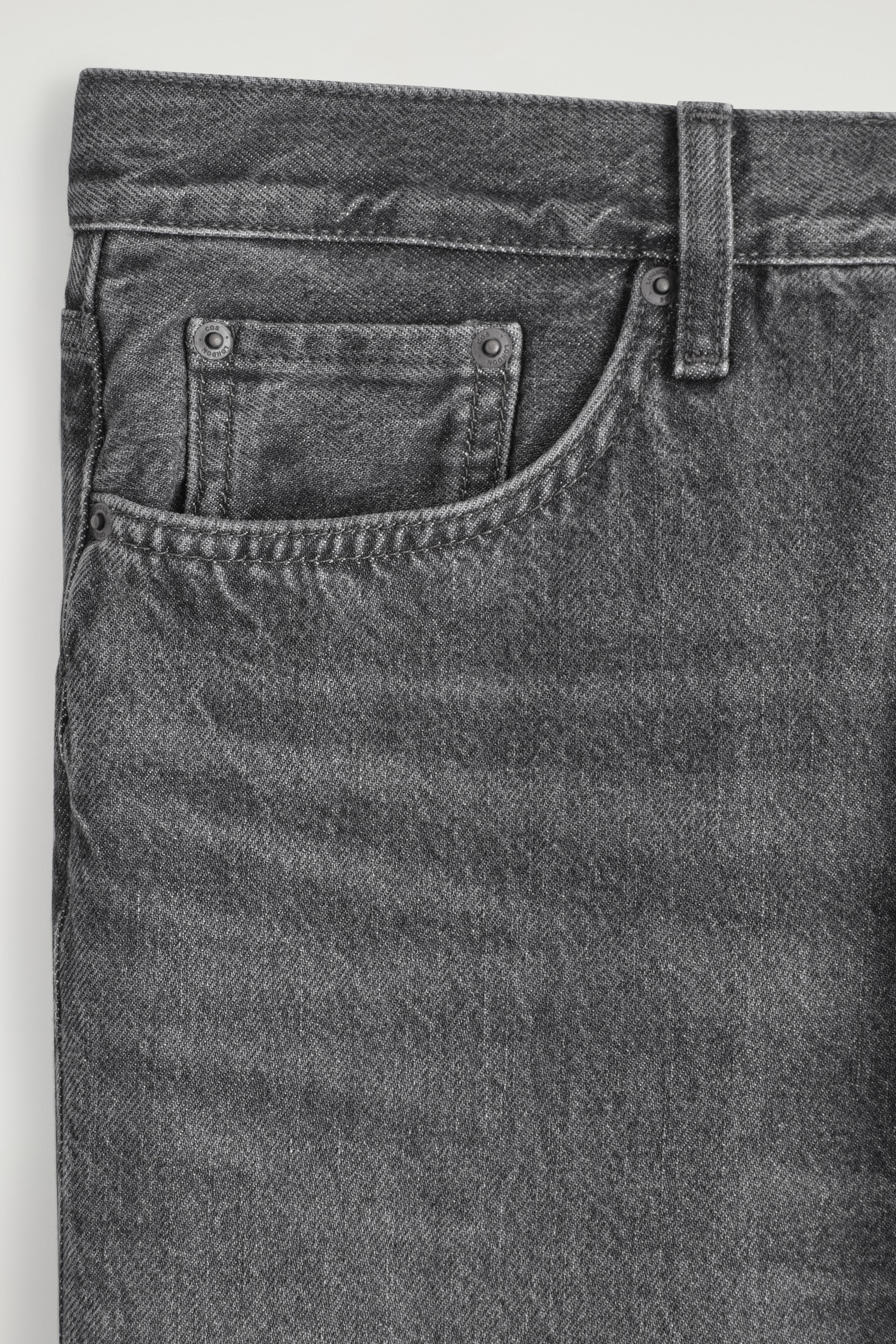 Zobacz większy obraz: JEANSY „RIDER” Z PROSTYMI NOGAWKAMI - SPRANA CZERŃ - ON | H&M PL 6