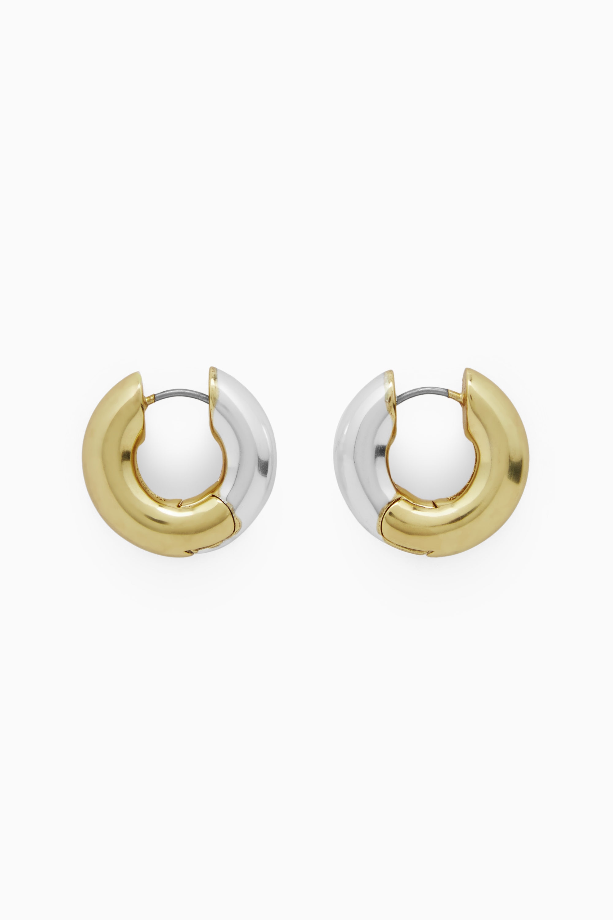 E milly商品② TWO-TONE CHUNKY HOOP EARRINGS - GOLD / SILVER | COS