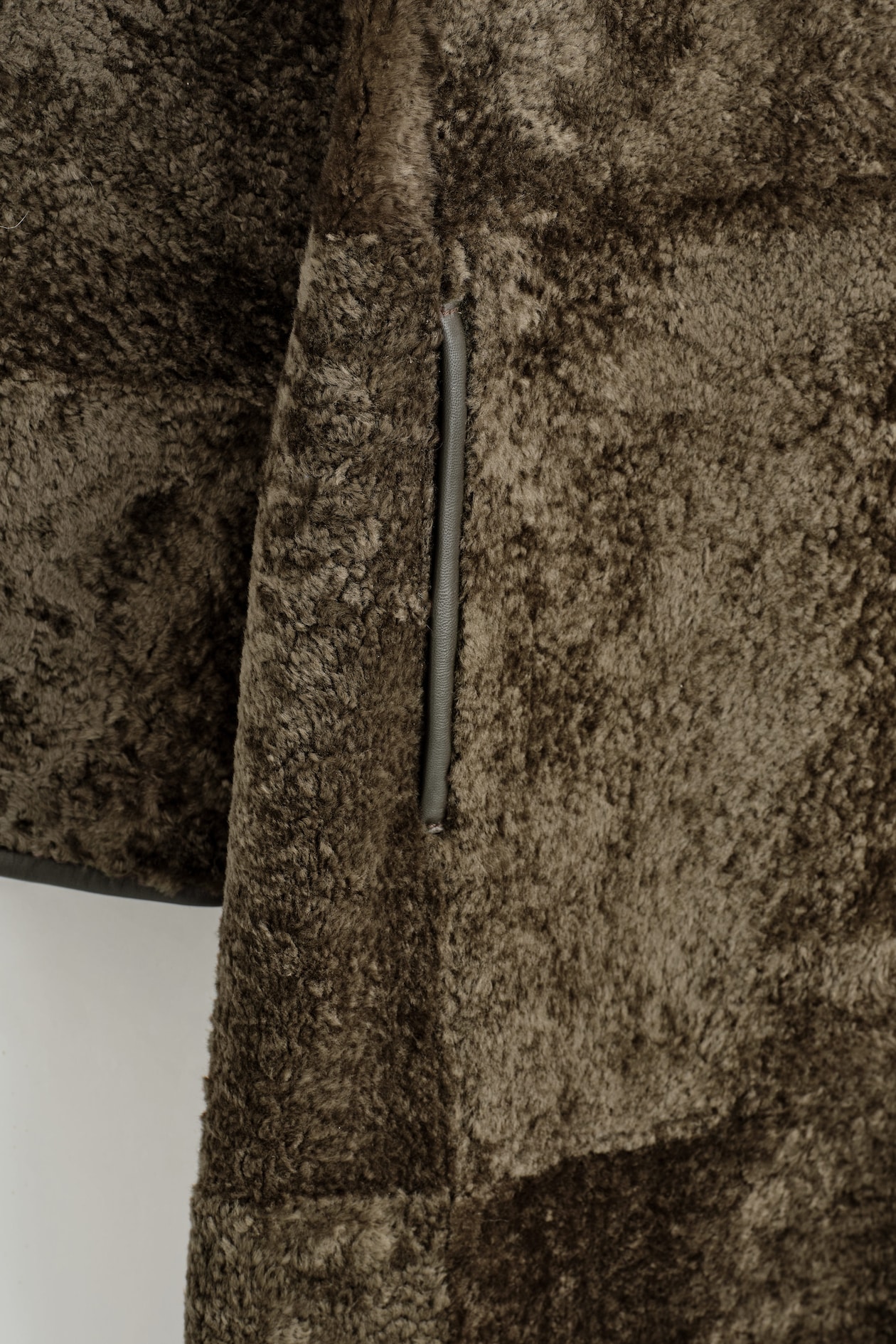 LEATHER-BONDED SHEARLING LONG COAT — KHAKI