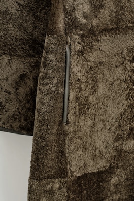 LEATHER-BONDED SHEARLING LONG COAT — KHAKI 2