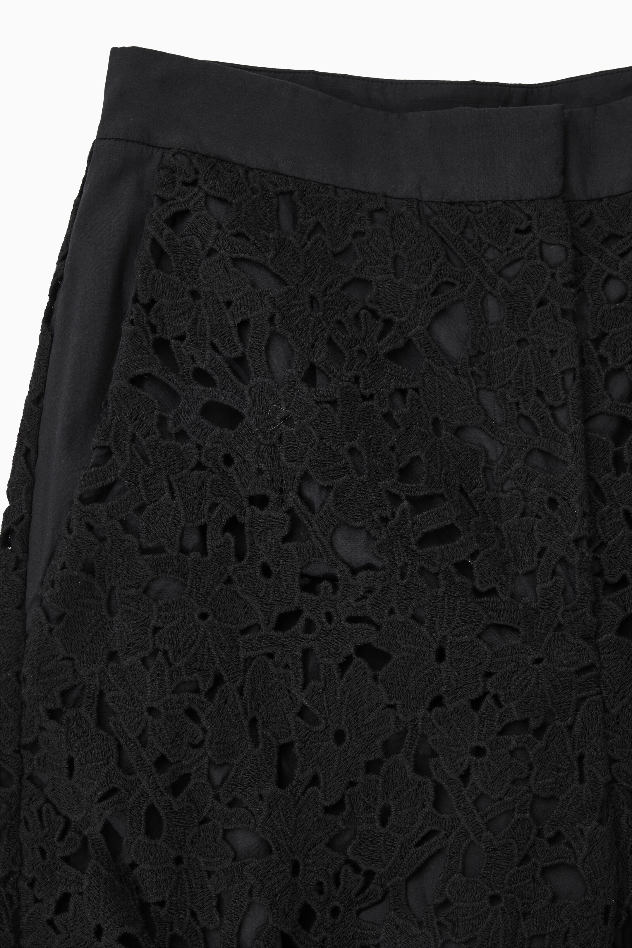 Grösseres Bild ansehen: HOSE MIT BARREL-BEIN UND LOCHSTICKEREI - SCHWARZ - DAMEN | H&M CH 2