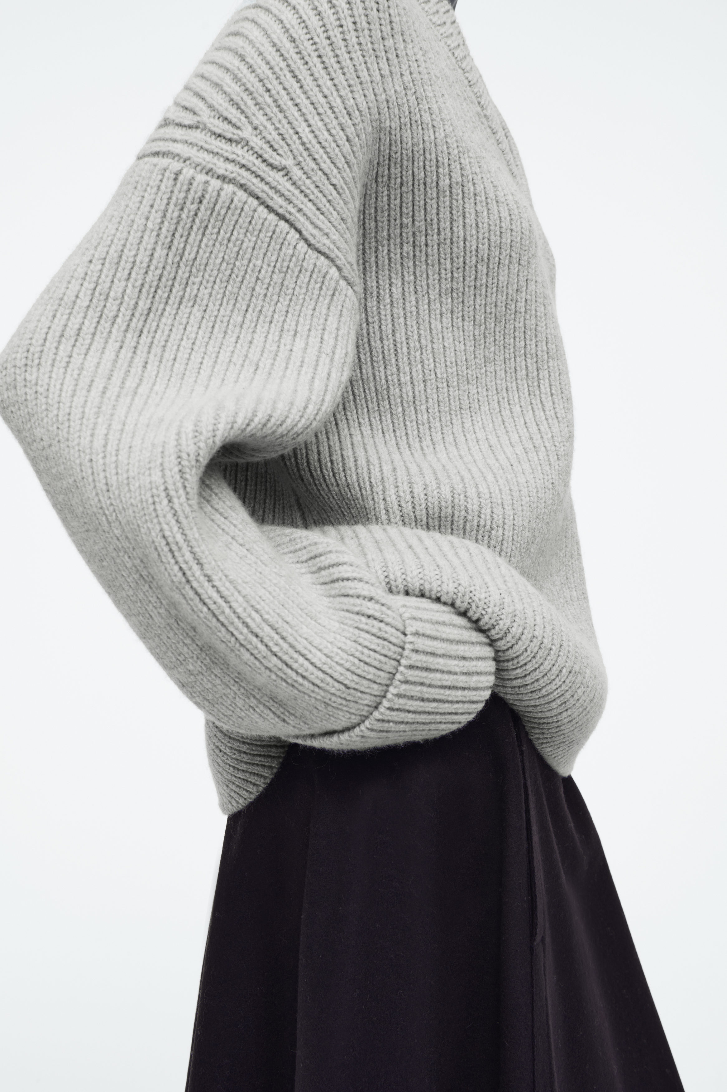 ☆新品未使用☆gypsohila V Neck Sweat Lightgray LAYERED V-NECK MERINO WOOL SWEATER - LIGHT GRAY | COS