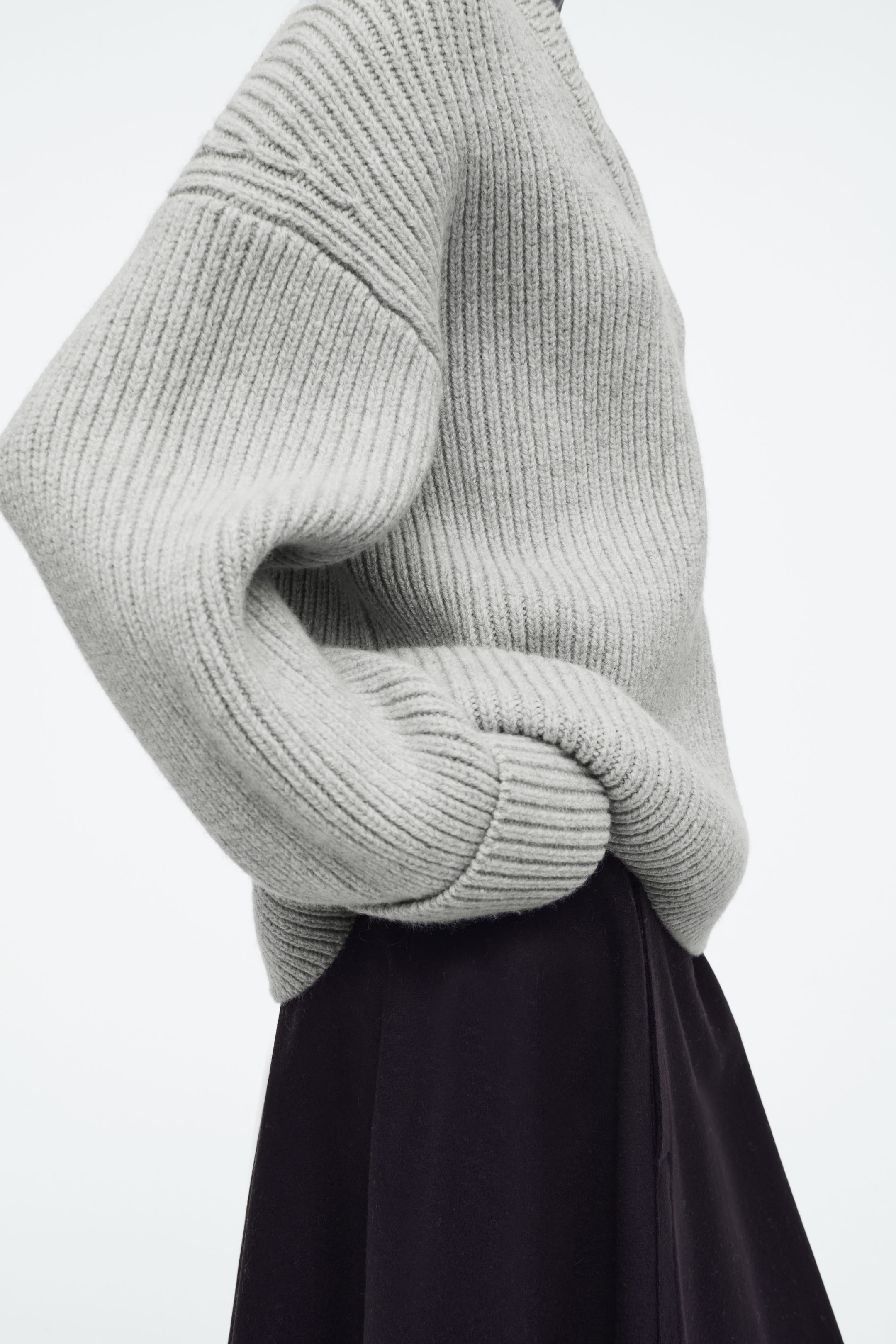 LAYERED V-NECK MERINO WOOL JUMPER