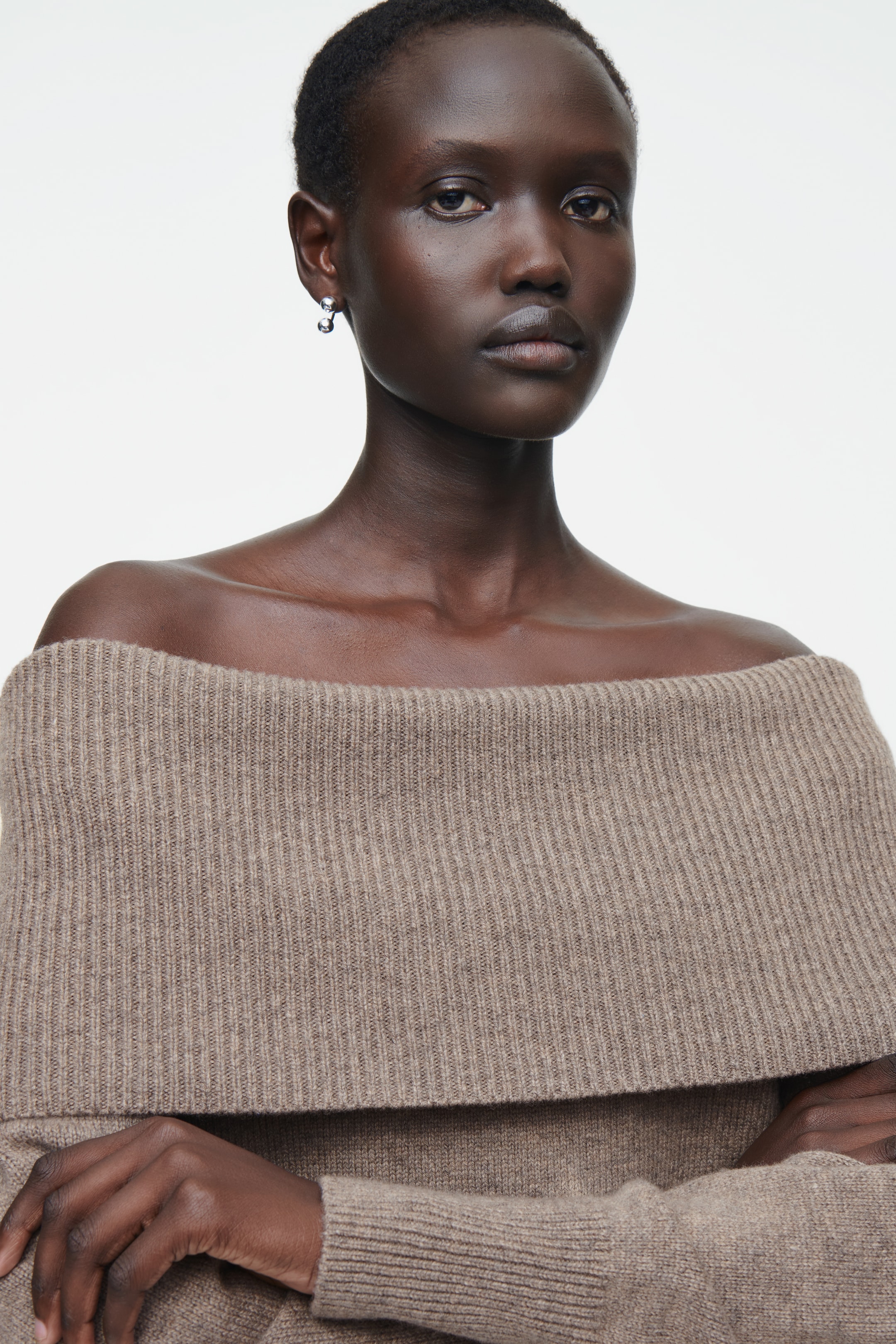 Größeres Bild ansehen: SCHULTERFREIER PULLOVER AUS MERINOWOLLE - BRAUN - Ladies | H&M DE 5