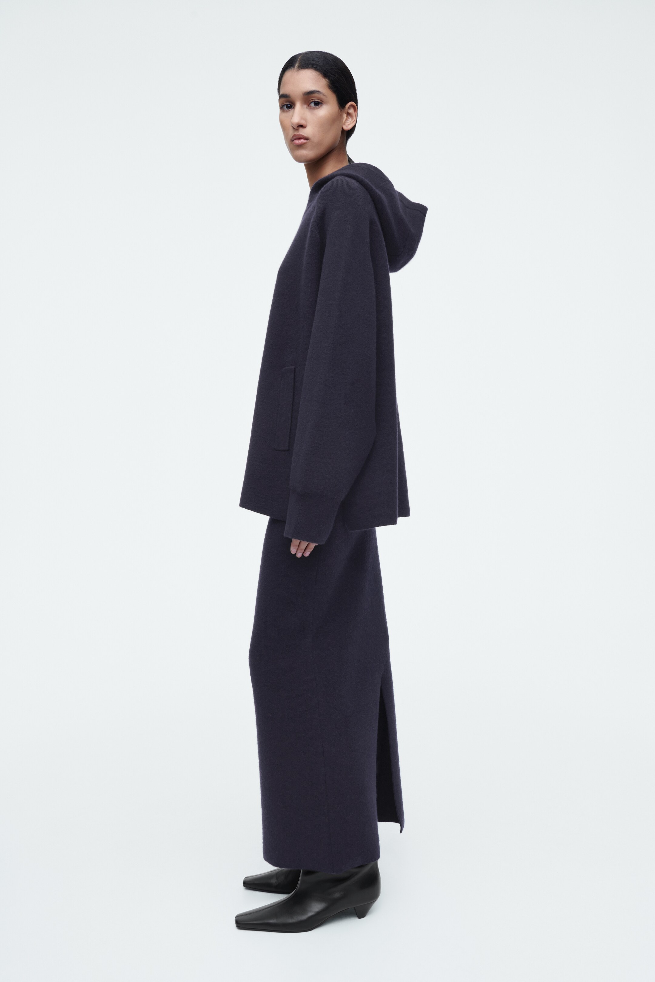 Zobrazit větší obrázek: OVERSIZED MIKINA S KAPUCÍ Z DVOJITÉ VLNY - NÁMOŘNICKÁ - ŽENY | H&M CZ 3