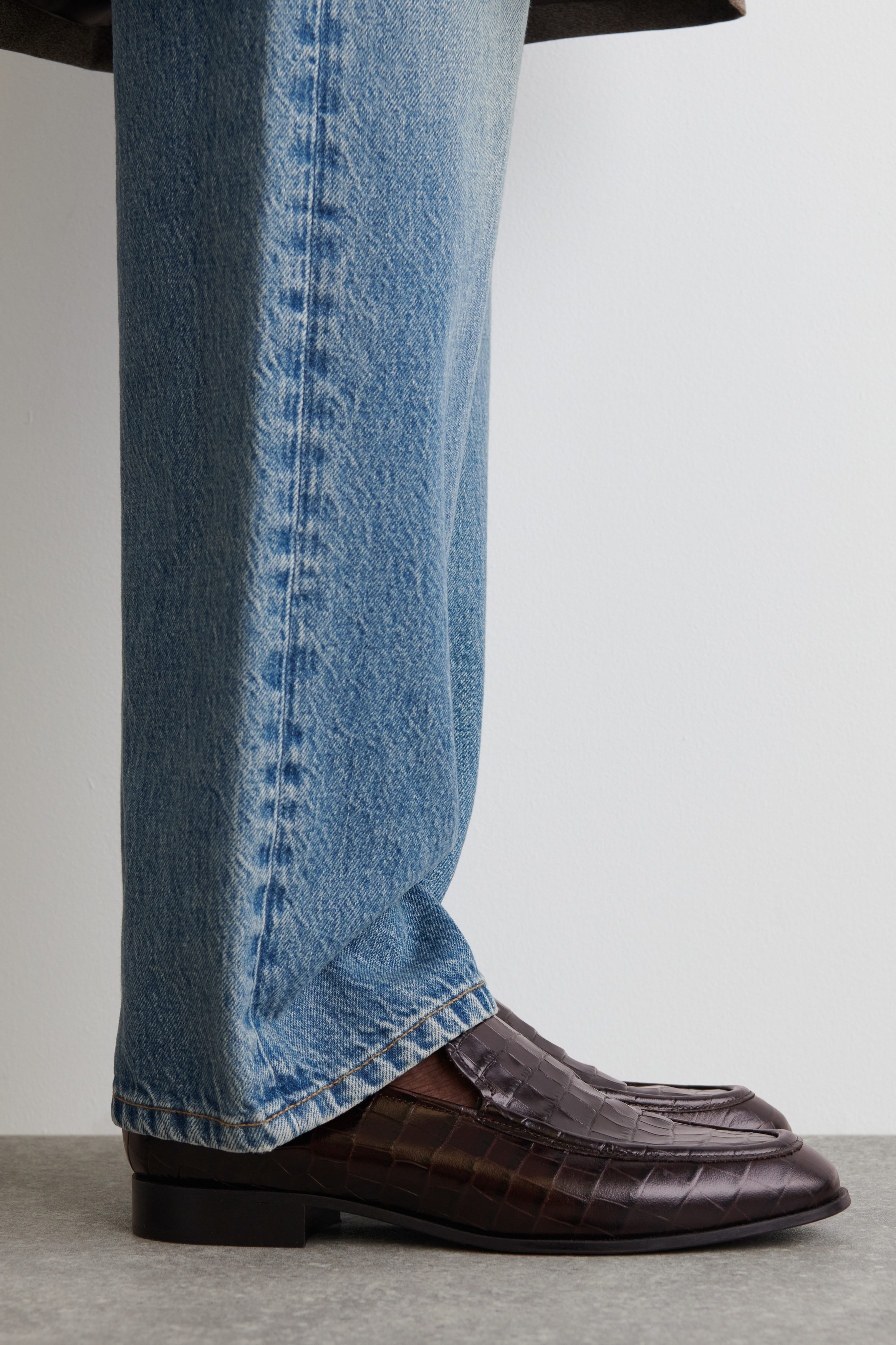 COS CROC-EFFECT LEATHER LOAFERS ローファー CROC-EFFECT LEATHER LOAFERS - DARK BROWN | COS US