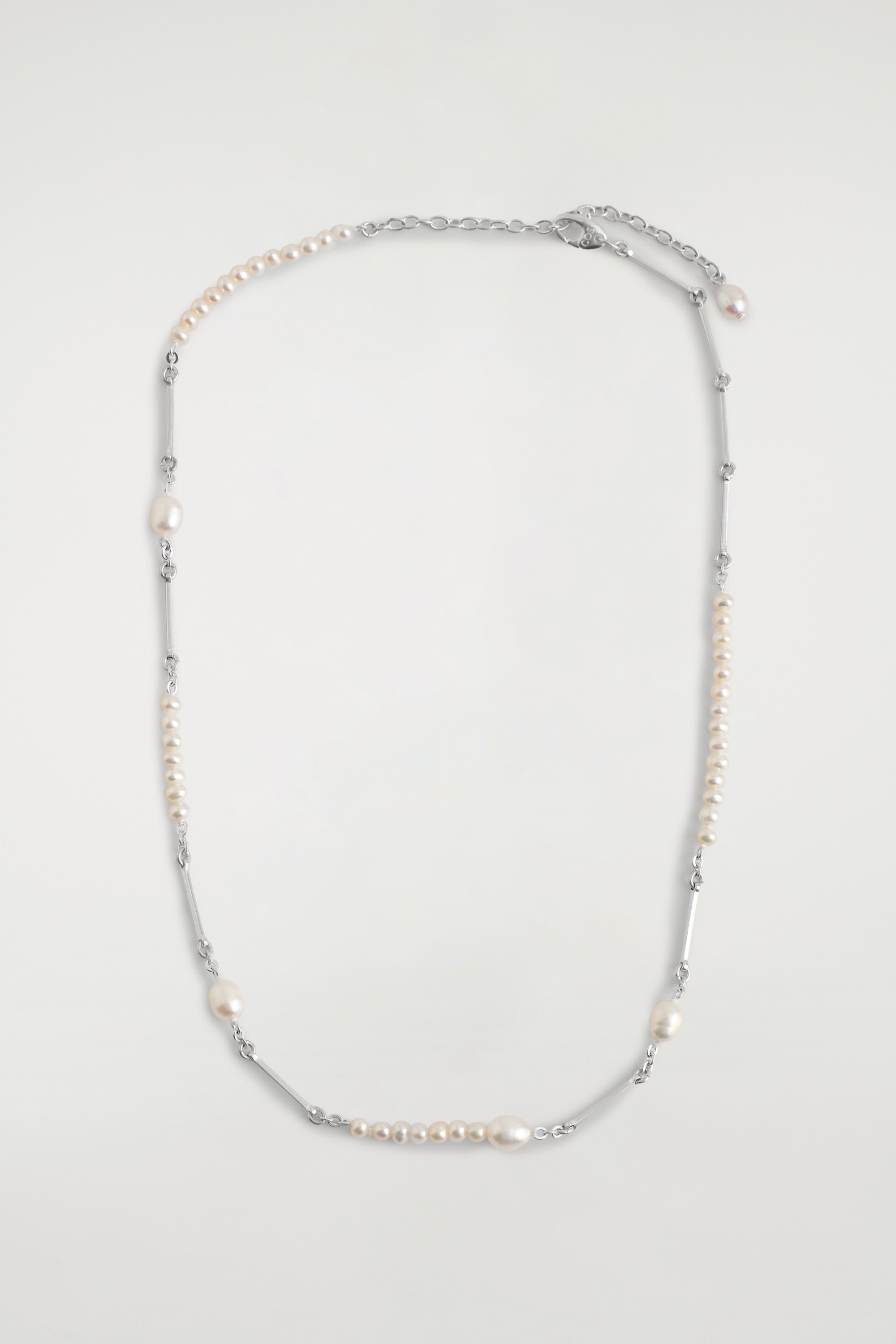Asymmetrische zoetwaterparelketting - Zilver