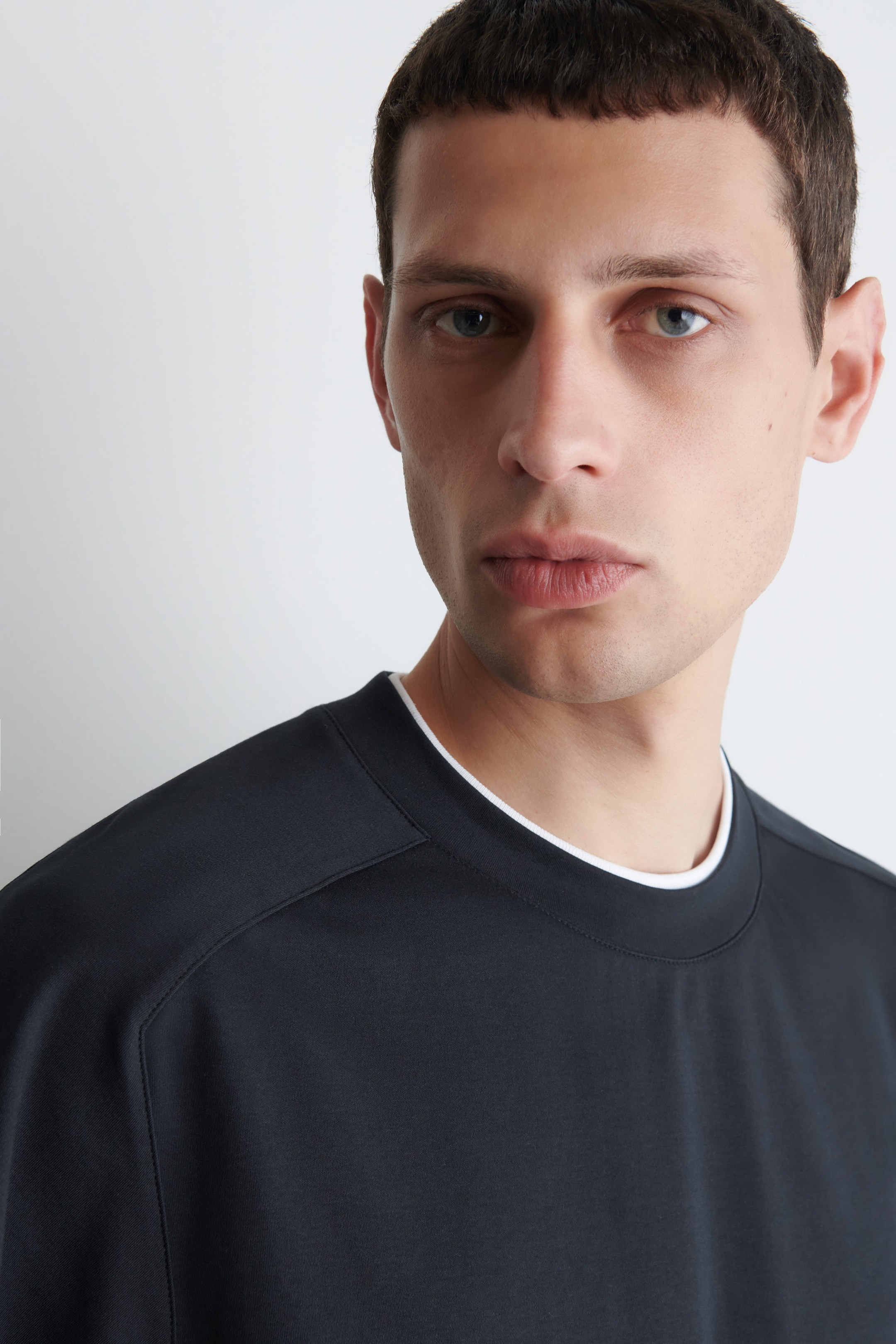 OVERSIZED INTERLOCK LAYERED-EFFECT T-SHIRT