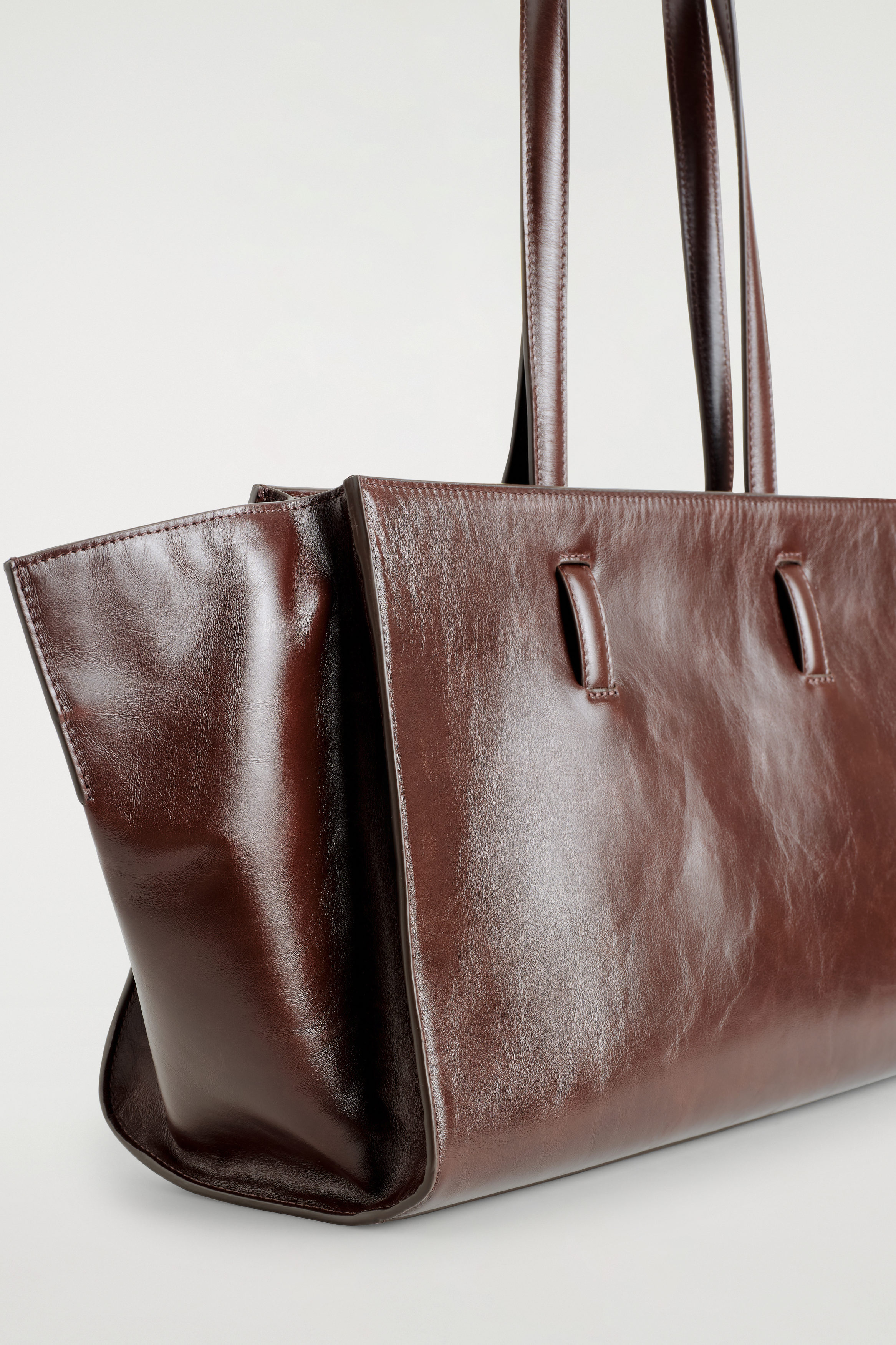 MONUMENT TOTE BAG - LEATHER - MAHOGANY | COS US