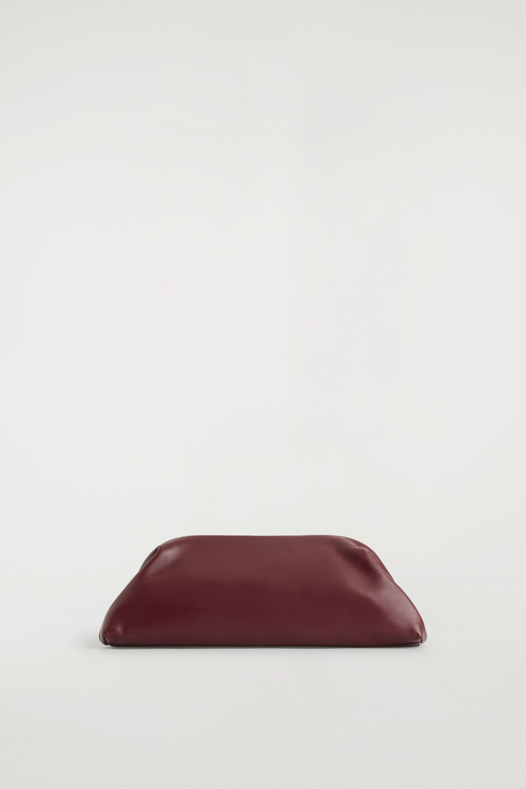 INGOT CLUTCH BAG - LEATHER - ΚΟΚΚΙΝΟ ΤΟΥ ΚΡΑΣΙΟΥ/ΜΠΟΡΝΤΟ