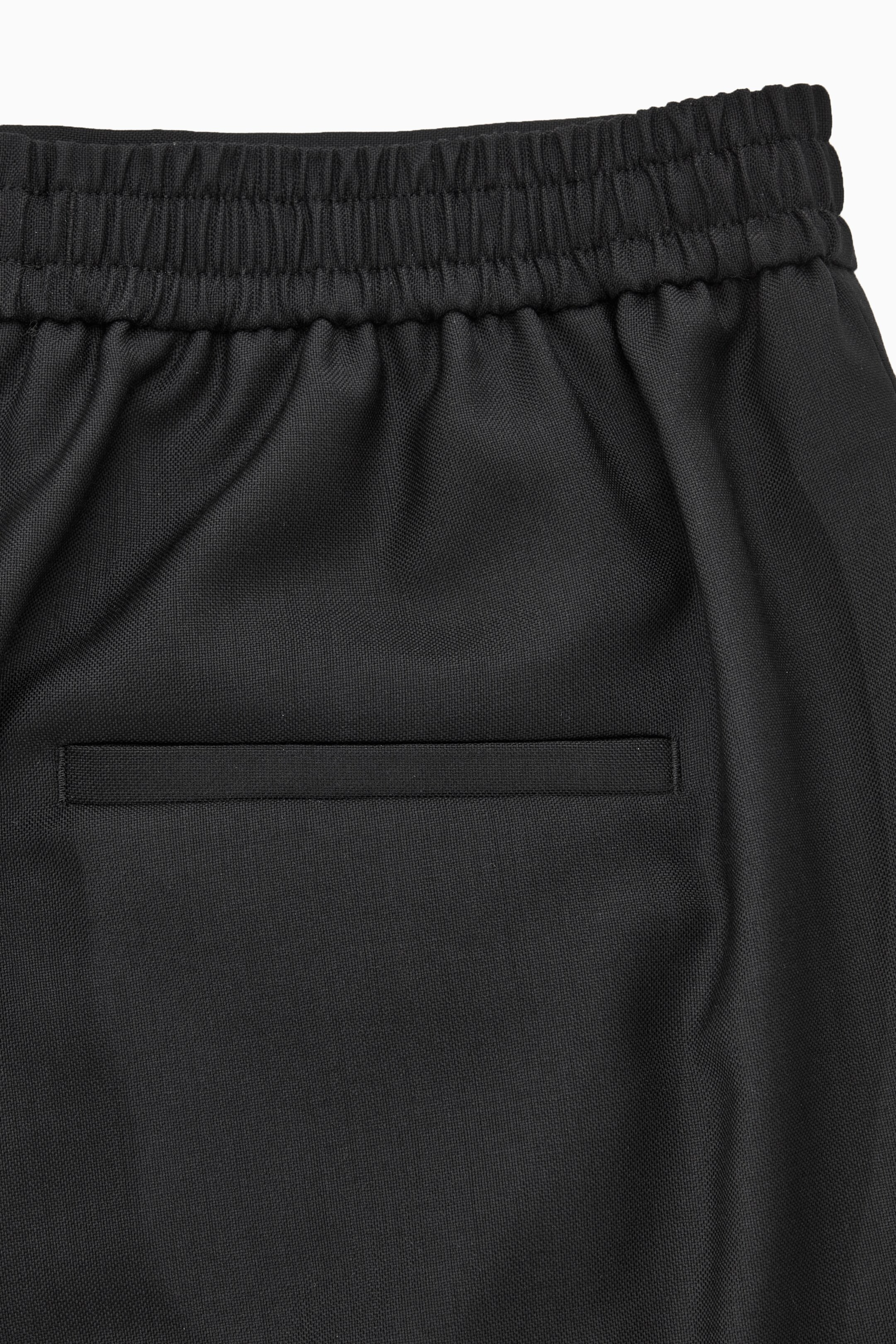 View larger image: REGULAR ELASTICATED WOOL STRAIGHT-LEG TROUSERS - BLACK - Ladies | H&M GB 3