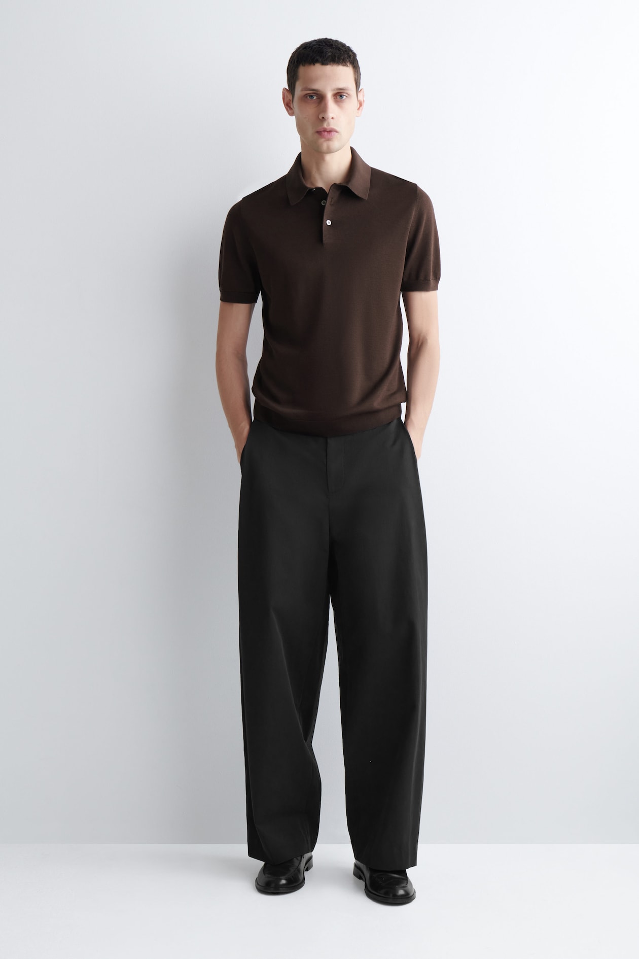 SLIM KNITTED SILK POLO SHIRT — BROWN
