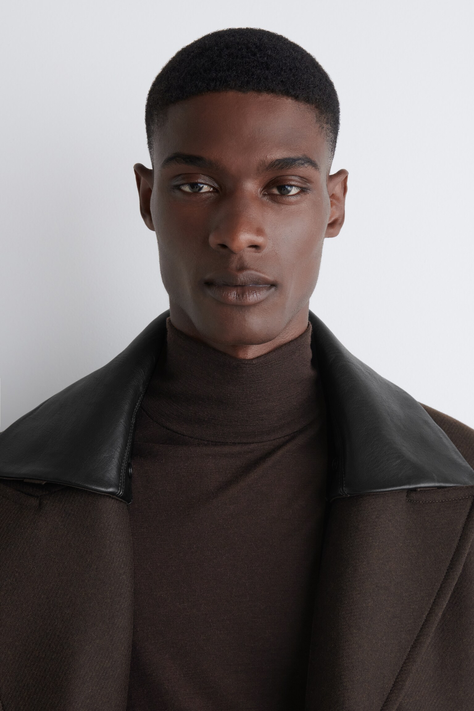 JERSEY FINO DE LANA SLIM FIT - MARRÓN OSCURO/GRIS OSCURO/NEGRO - 3
