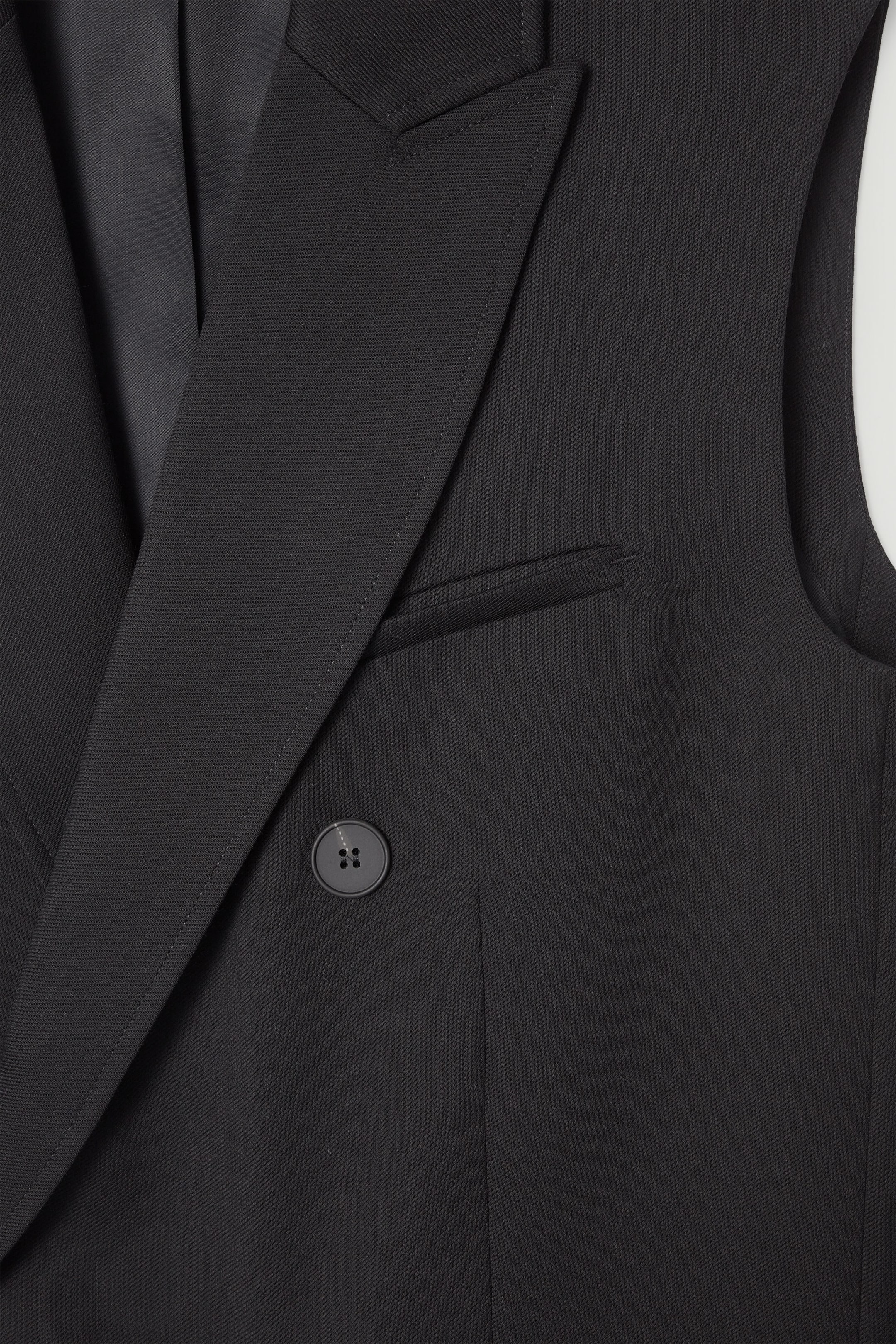 THE SLEEVELESS DOUBLE-BREASTED BLAZER