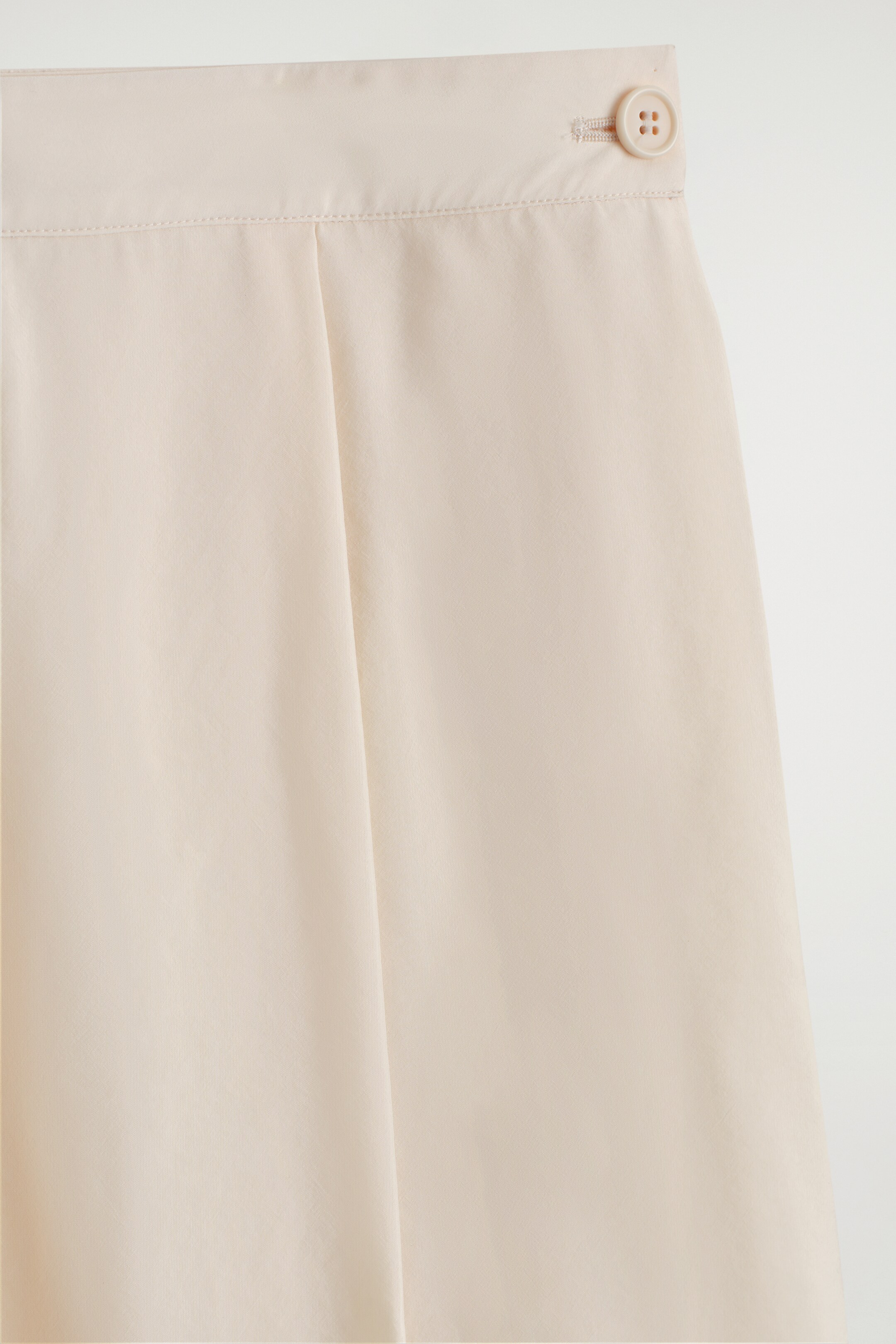 Ver imagen más grande: FALDA MIDI EVASÉ PLISADA - CREMA - MUJER | H&M ES 8