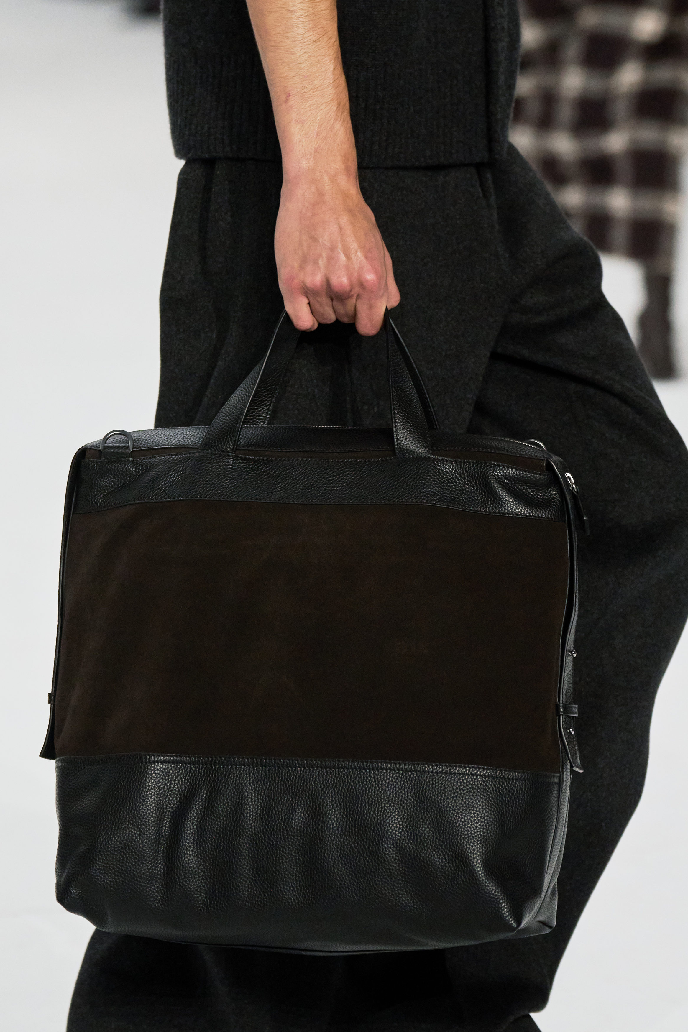 CITY MESSENGER BAG - LEATHER - DARK BROWN | COS