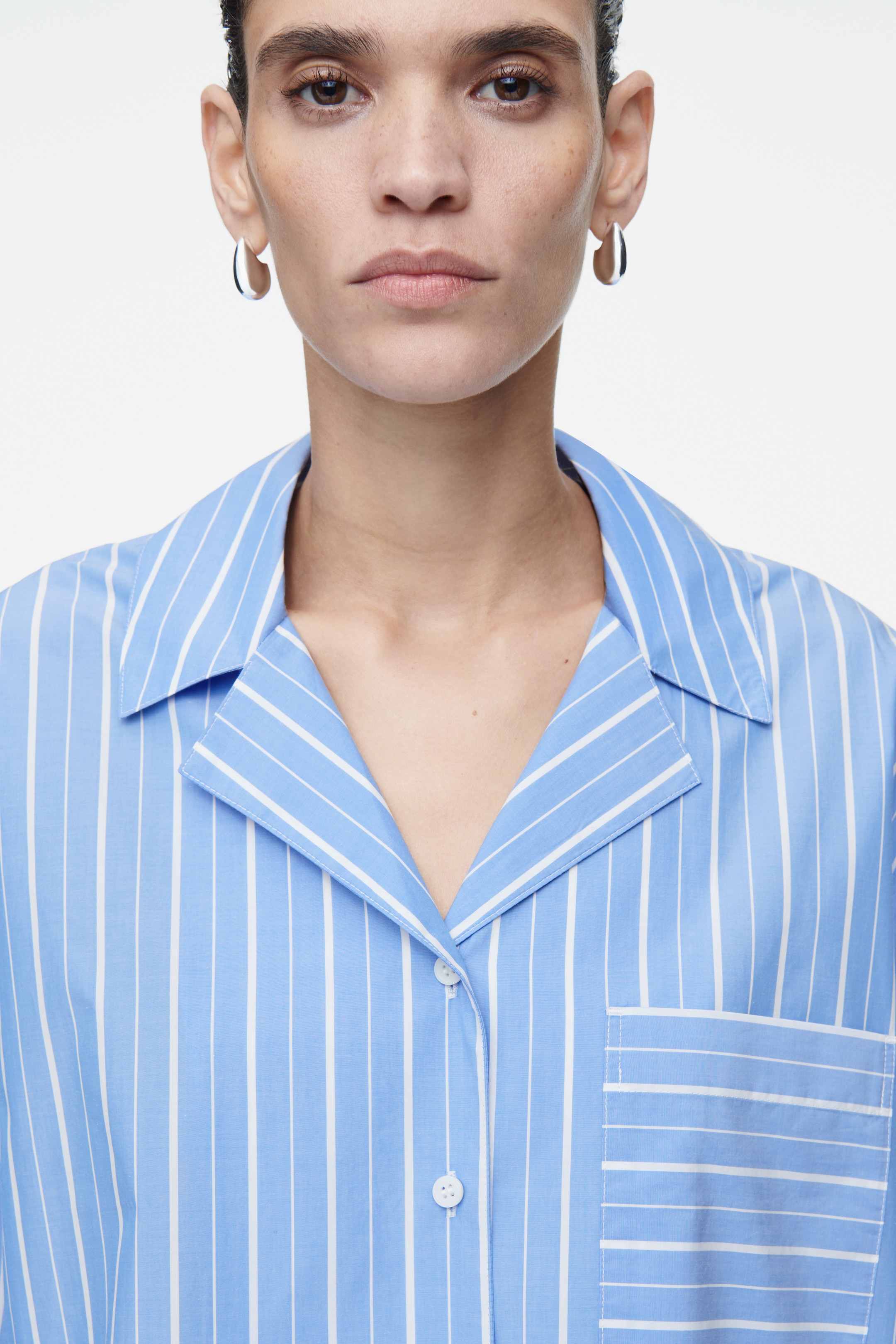 Grösseres Bild ansehen: PYJAMAHEMD AUS BAUMWOLLE MIT NADELSTREIFEN - BLAU/NADELSTREIFEN - DAMEN | H&M CH 4