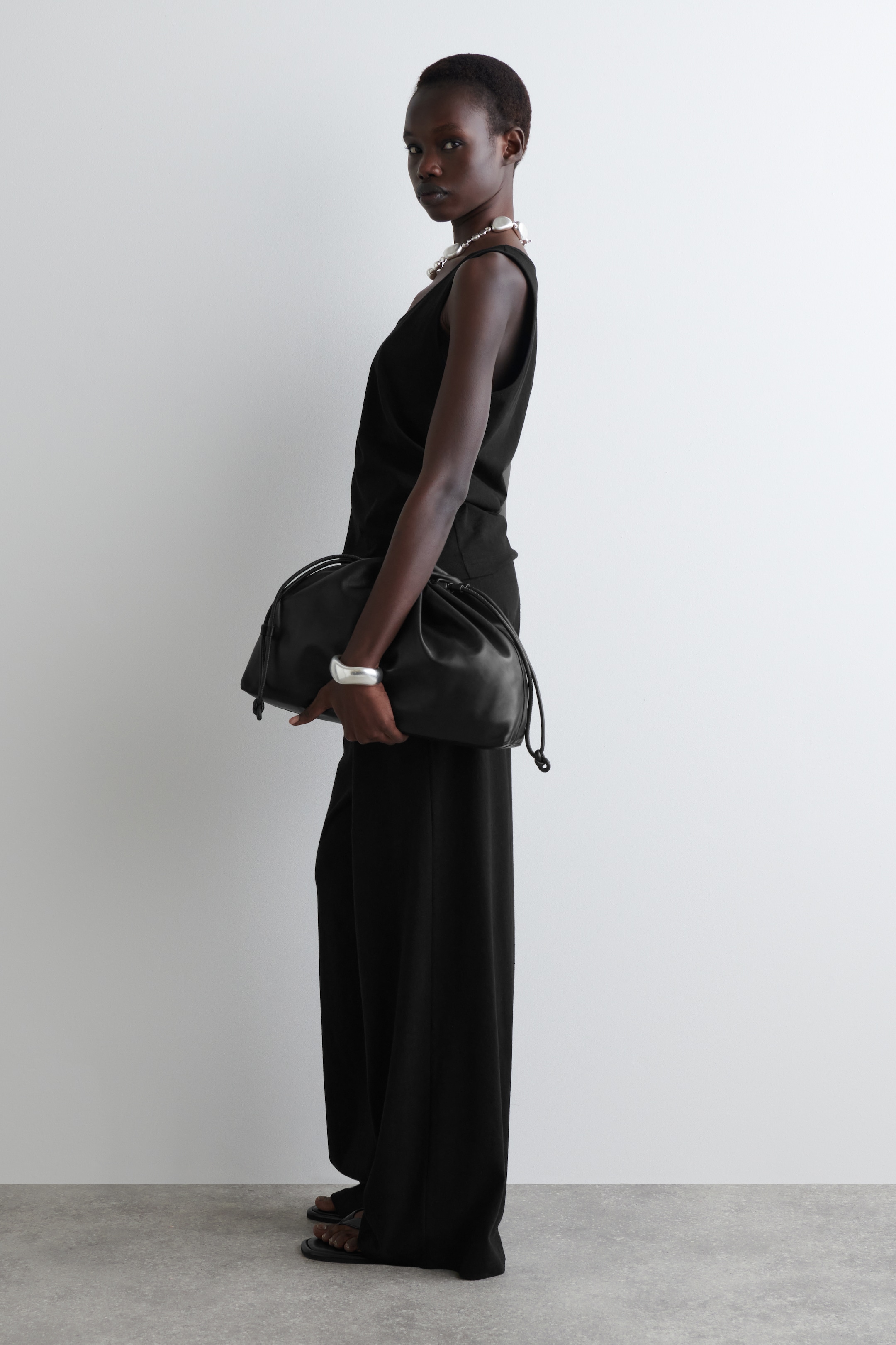 Visualizza immagine più grande: CANOTTA IN COTONE E LINO - NERO - DONNA | H&M IT 4