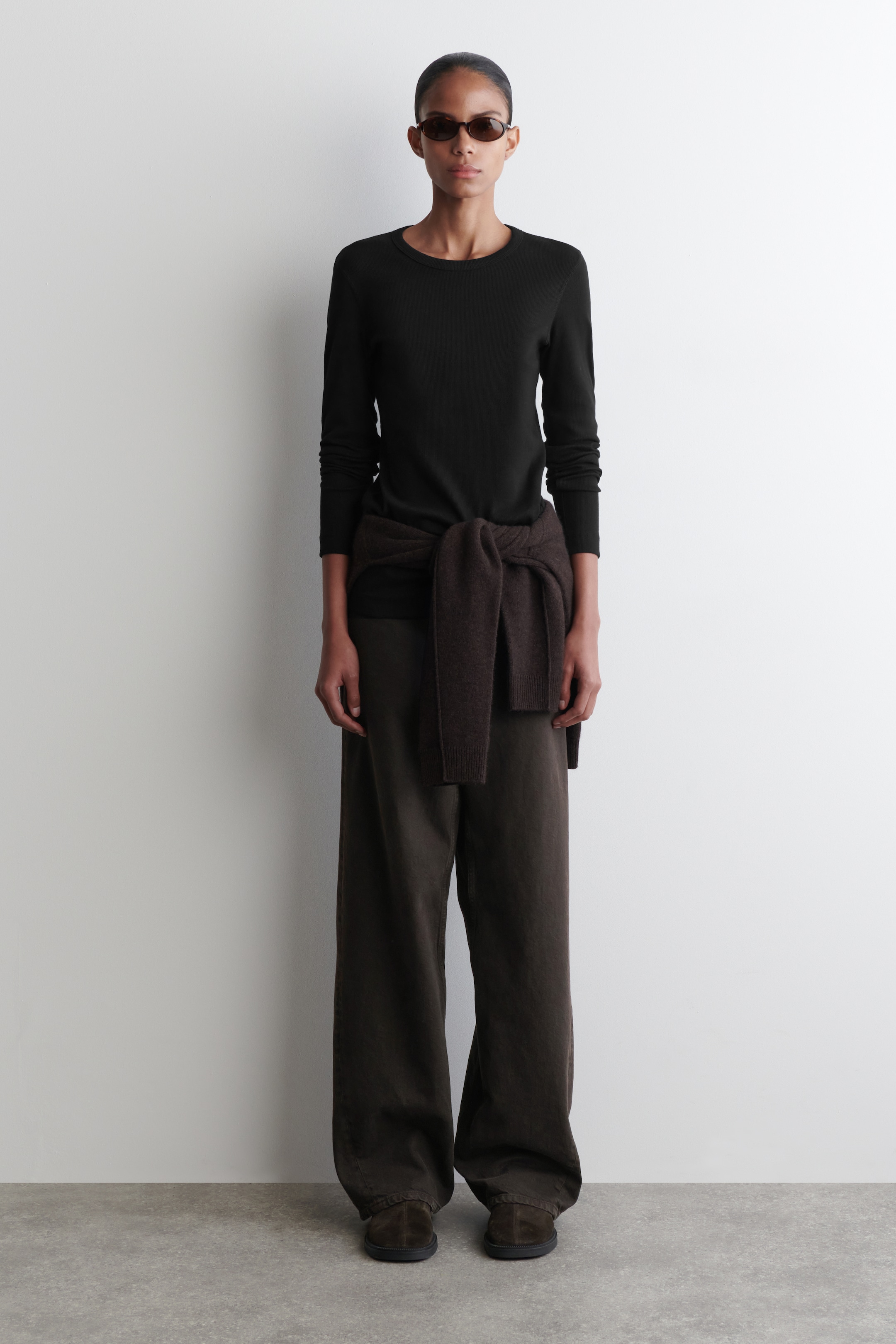 Grösseres Bild ansehen: MARKANTE SCHUHE AUS VELOURSLEDER - DUNKELBRAUN - DAMEN | H&M CH 1