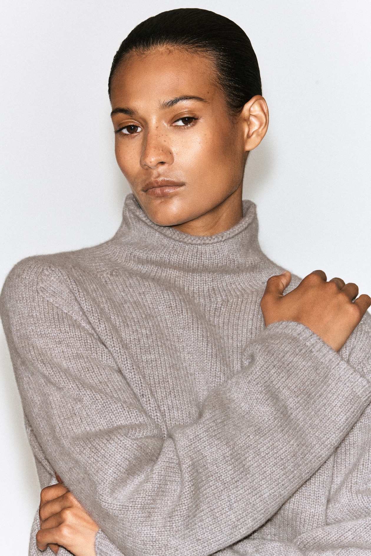 PURE CASHMERE MOCK-NECK SWEATER — LIGHT GRAY MÉLANGE