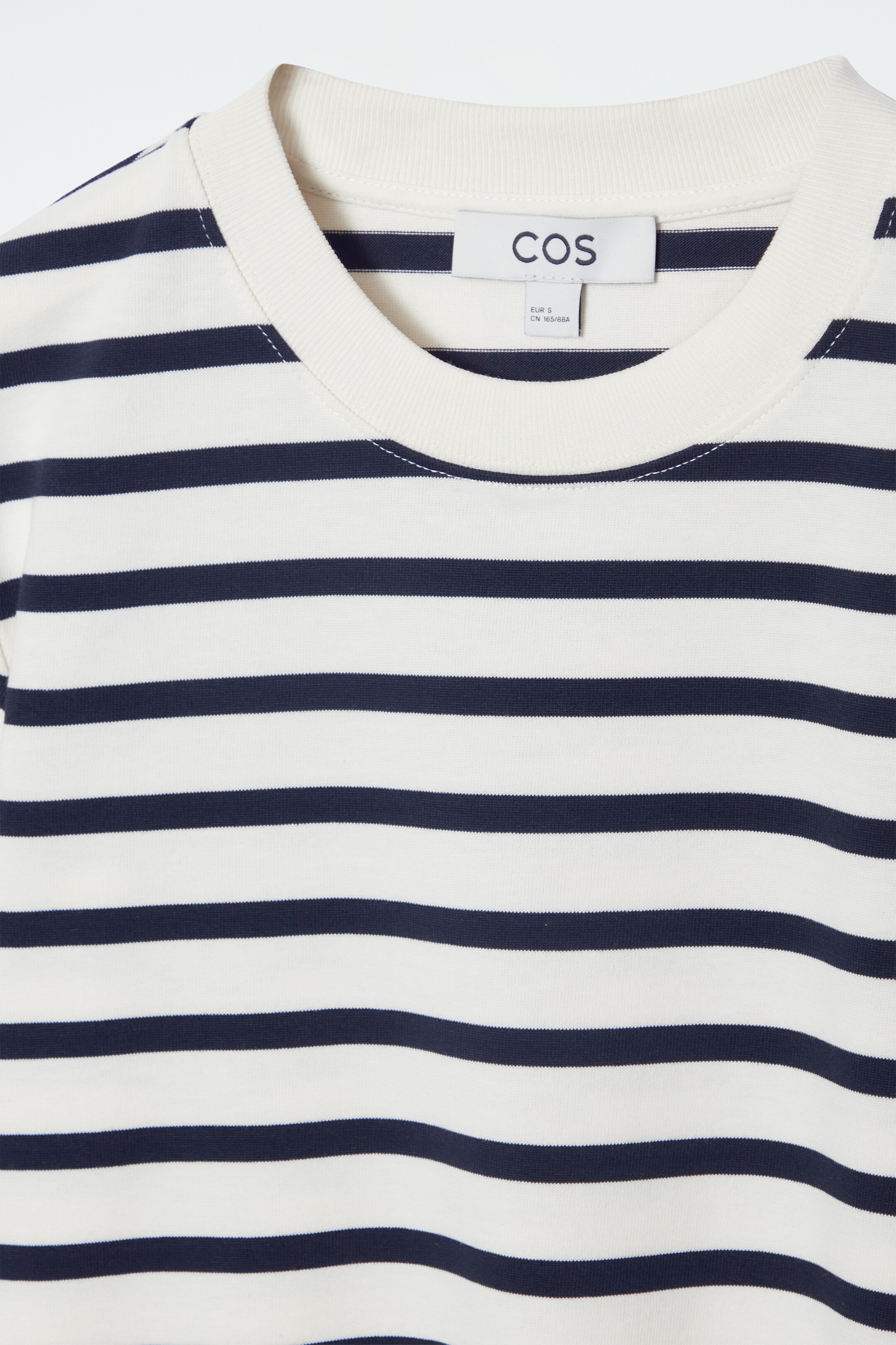 Agrandir l'image: T-SHIRT REGULAR ÉLÉGANT - BLEU MARINE / BLANC / RAYURES - FEMME | H&M CH 6
