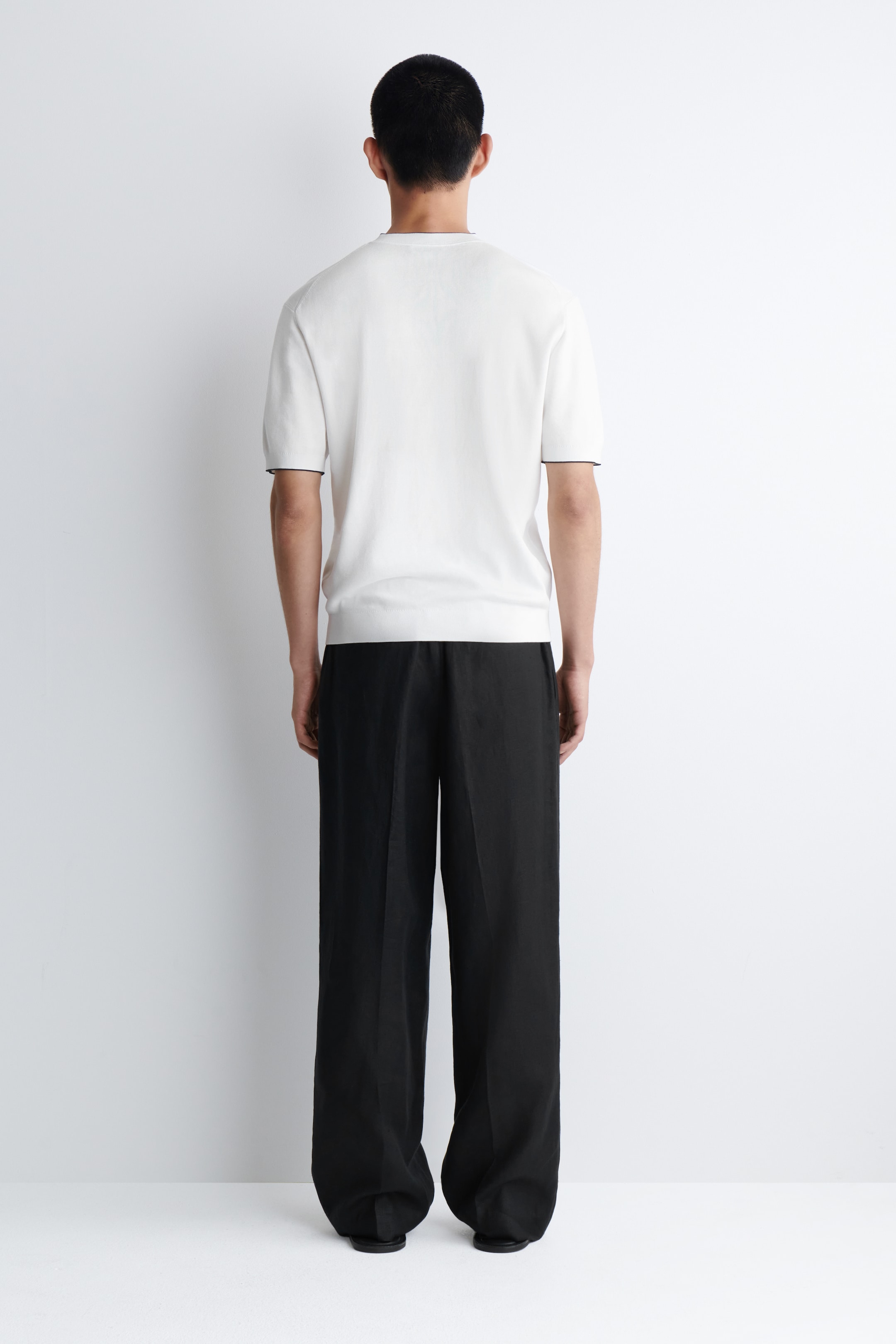 Visa större bild: T-SHIRT MED KONTRASTKANTER - VIT - HERR | H&M SE 5