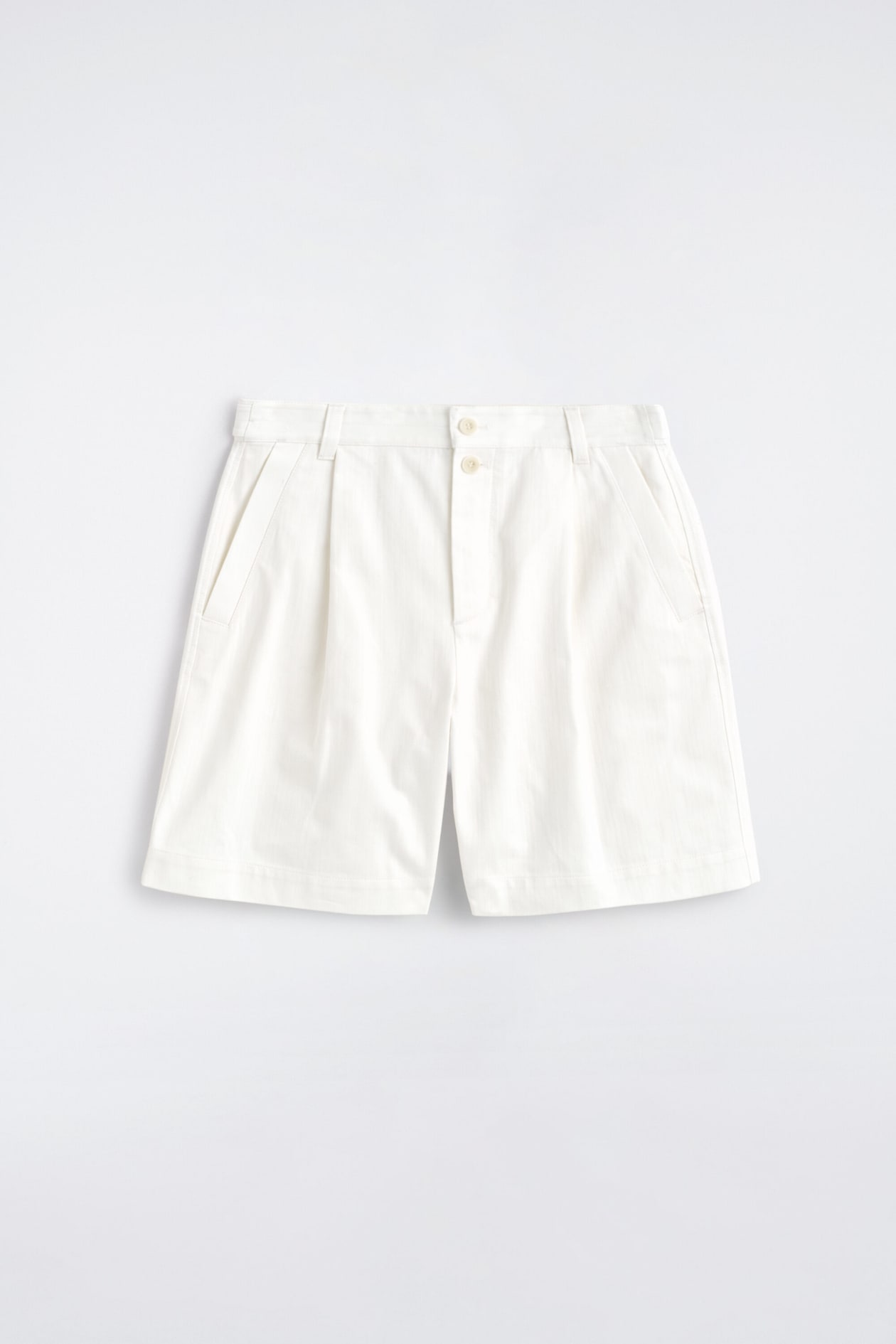 BERMUDA À PLIS EN DENIM À CHEVRONS