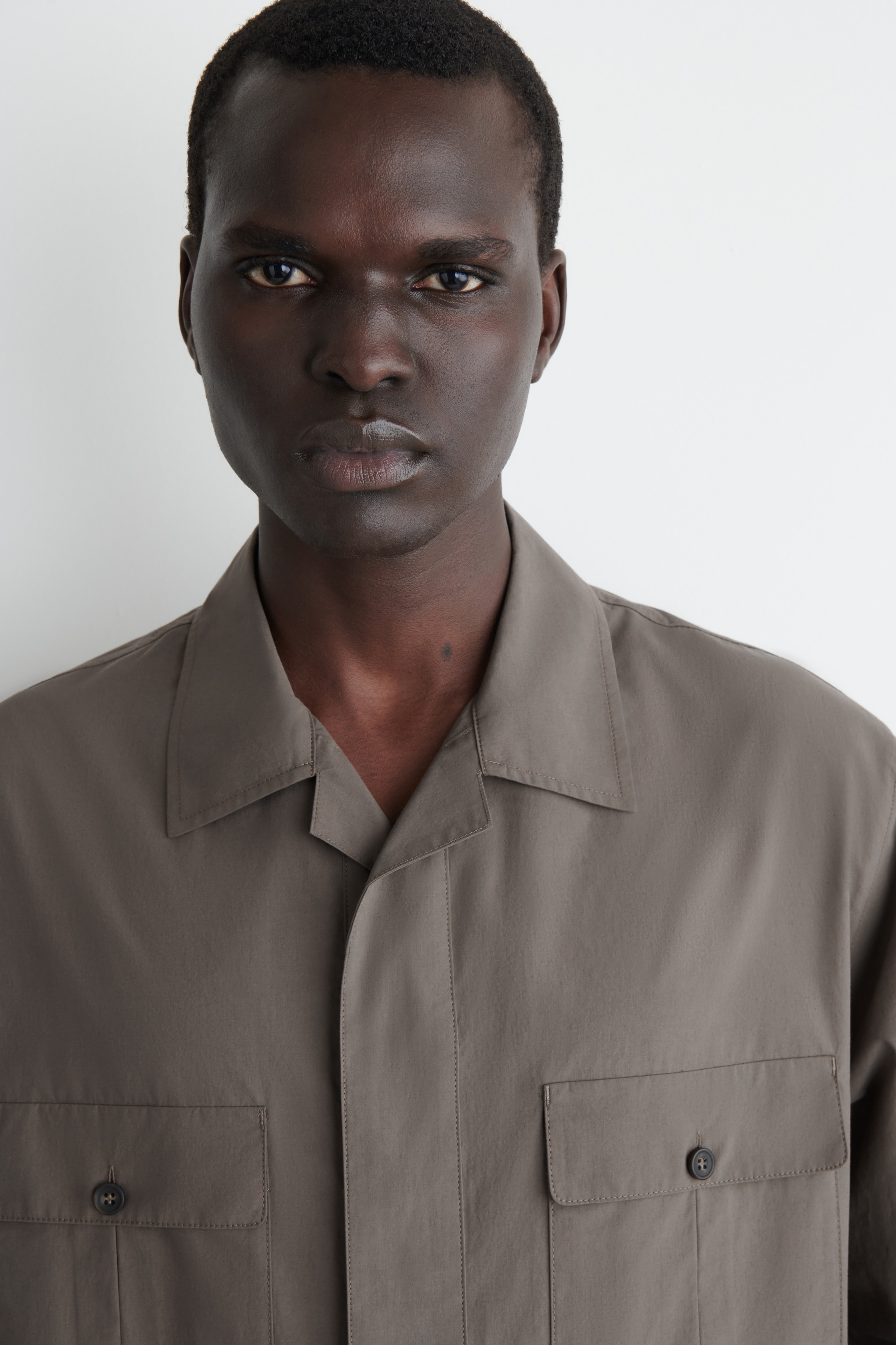 Nagyobb kép megtekintése: LAZA PAMUT OVERSHIRT - Sötét molnárkék - FÉRFI | H&M HU 5