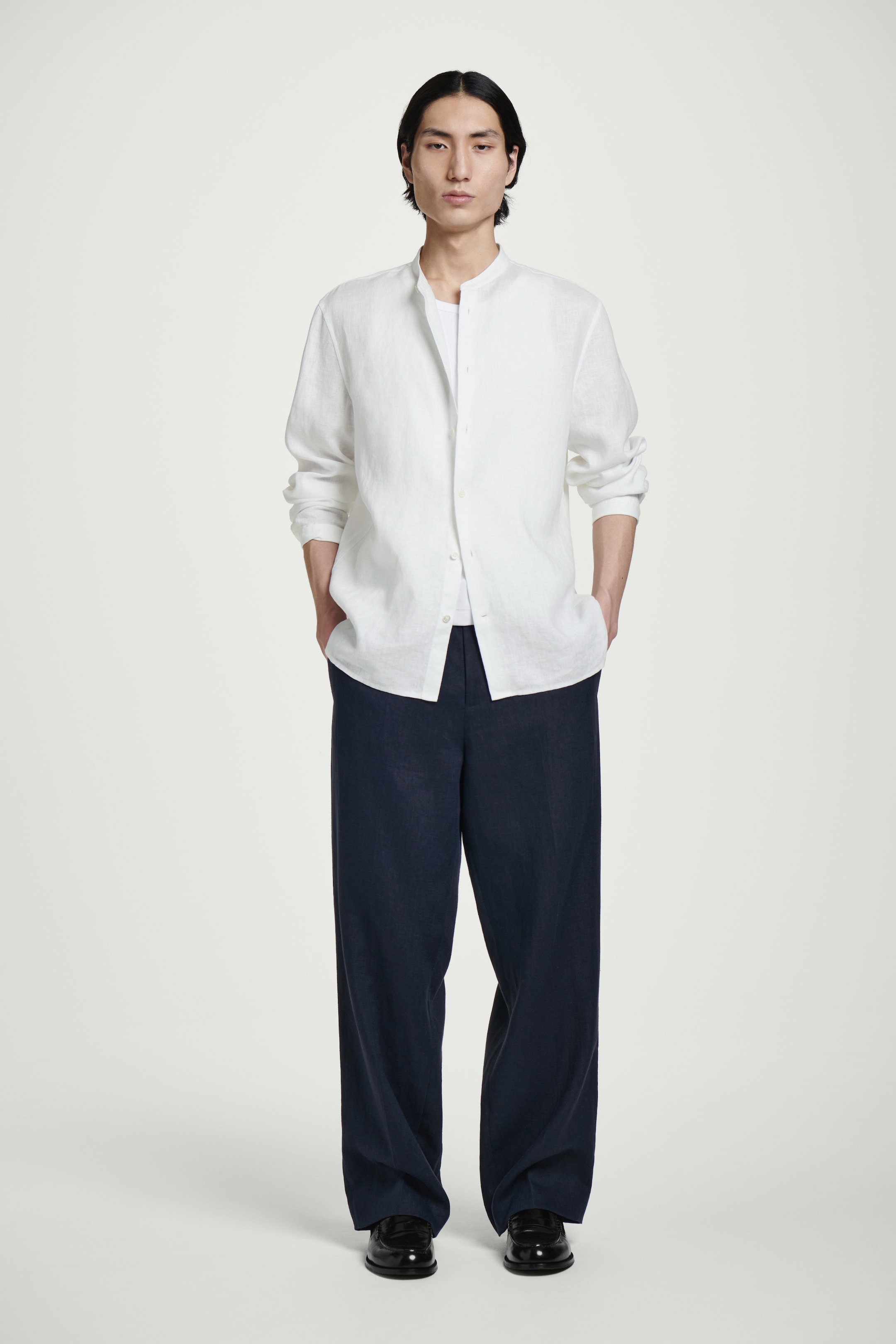 Visa större bild: LINNESKJORTA MED MURARKRAGE - VIT - HERR | H&M SE 7