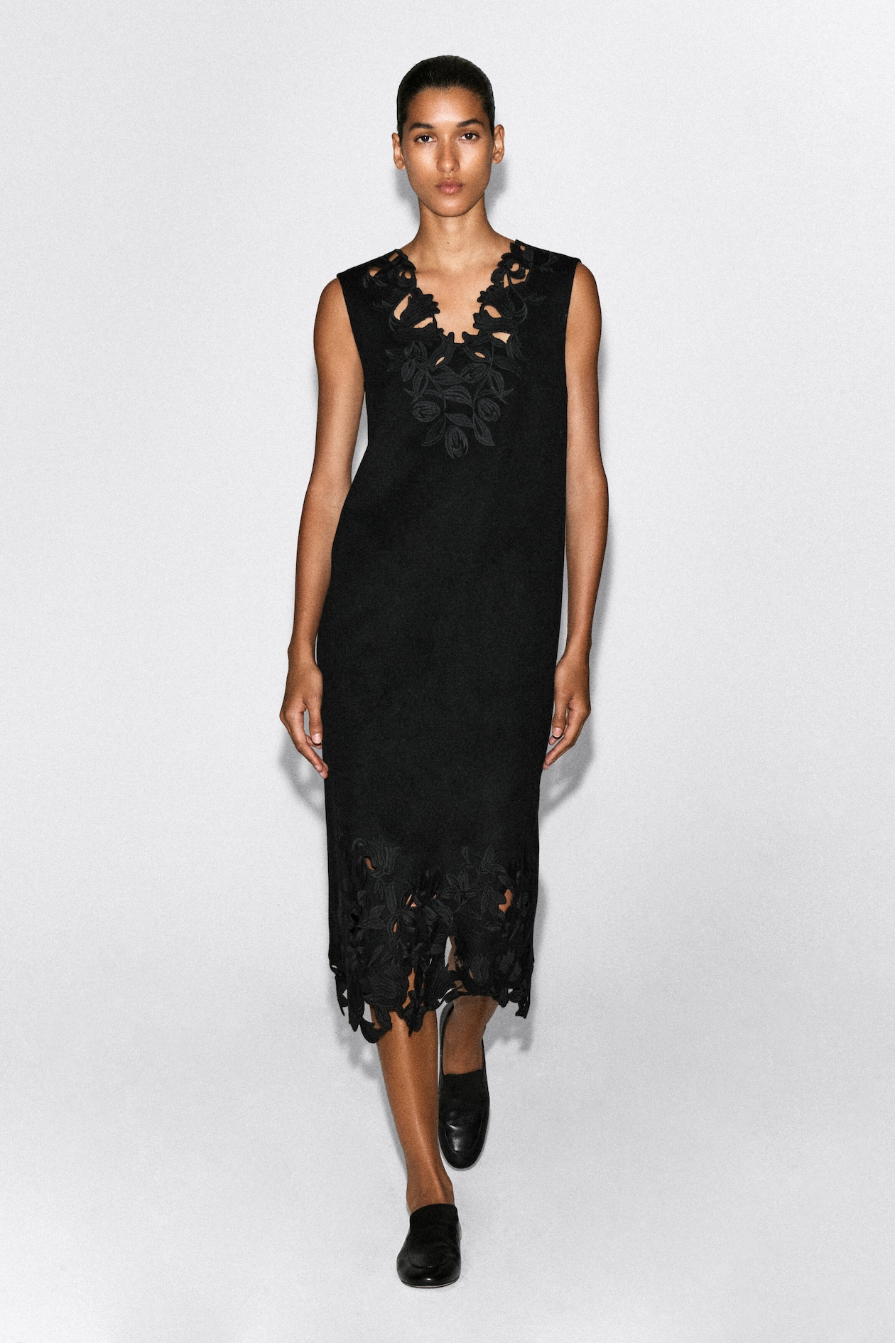 EMBROIDERED DOUBLE-FACED WOOL DRESS — CARBON