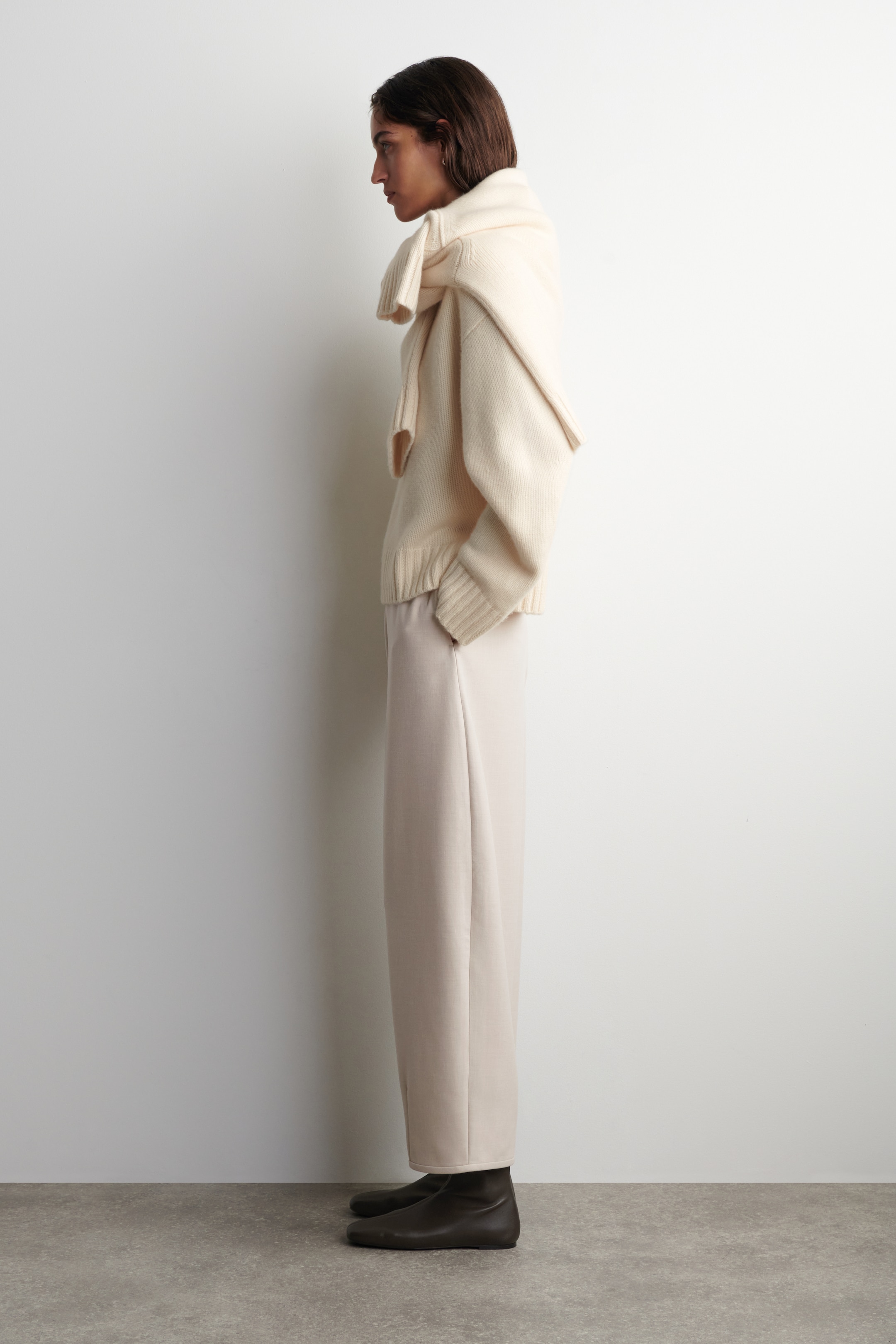 View larger image: BARREL-LEG TROUSERS - LIGHT BEIGE - Ladies | H&M GB 2