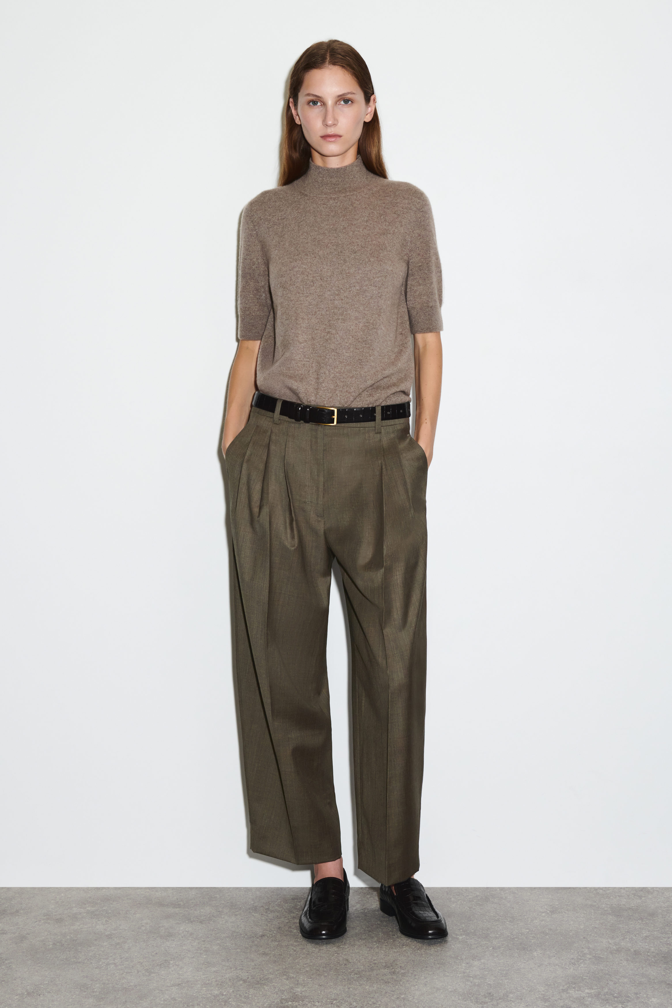 新品未使用完売品【COS】BARREL-LEG COTTON TROUSERS DECONSTRUCTED COTTON BARREL-LEG PANTS - BLACK | COS