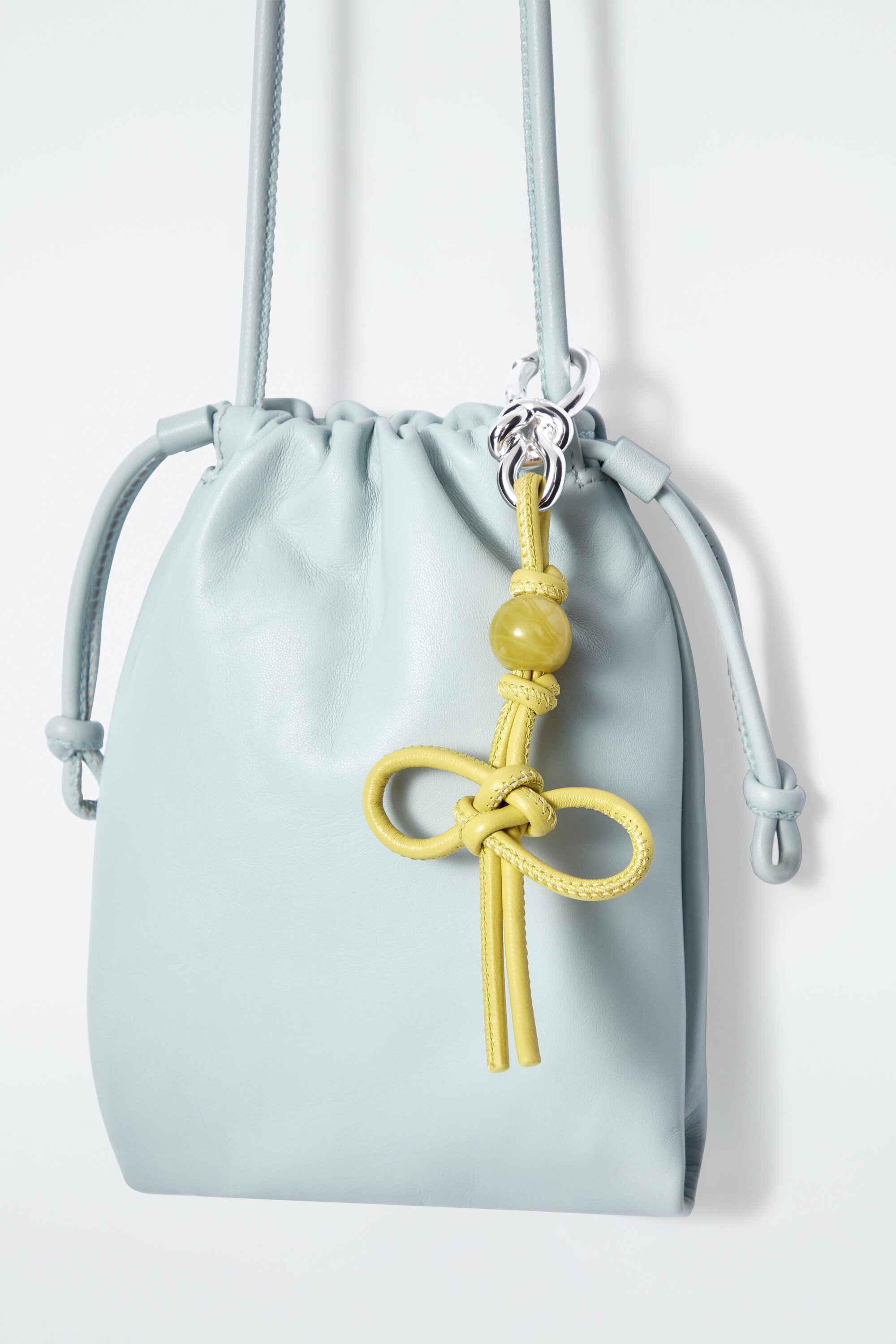 アクセサリー Lucky Bag Charm Lucky Bag Charm | Pendant | Sterling silver | Pandora US