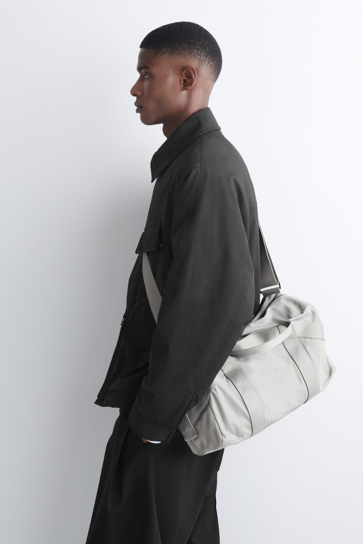 SPORTS DUFFLE BAG - NYLON — GREY