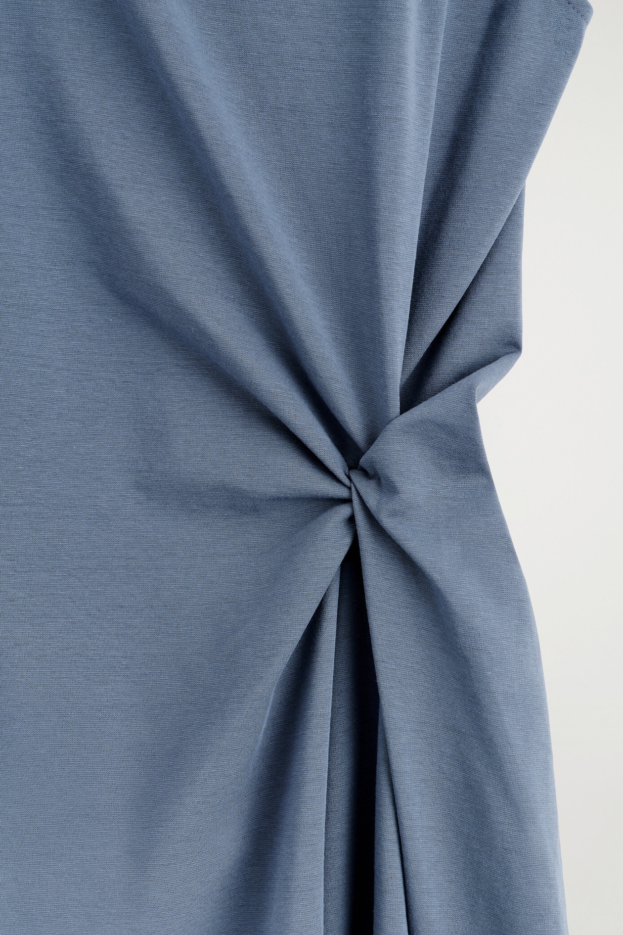 TWIST-DETAIL JERSEY MIDI DRESS — BLUE
