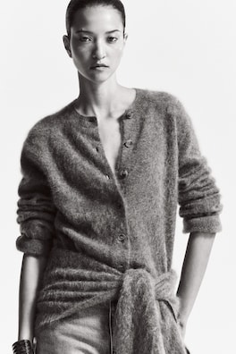 BRUSHED PURE CASHMERE CREW-NECK CARDIGAN — DARK BEIGE 10