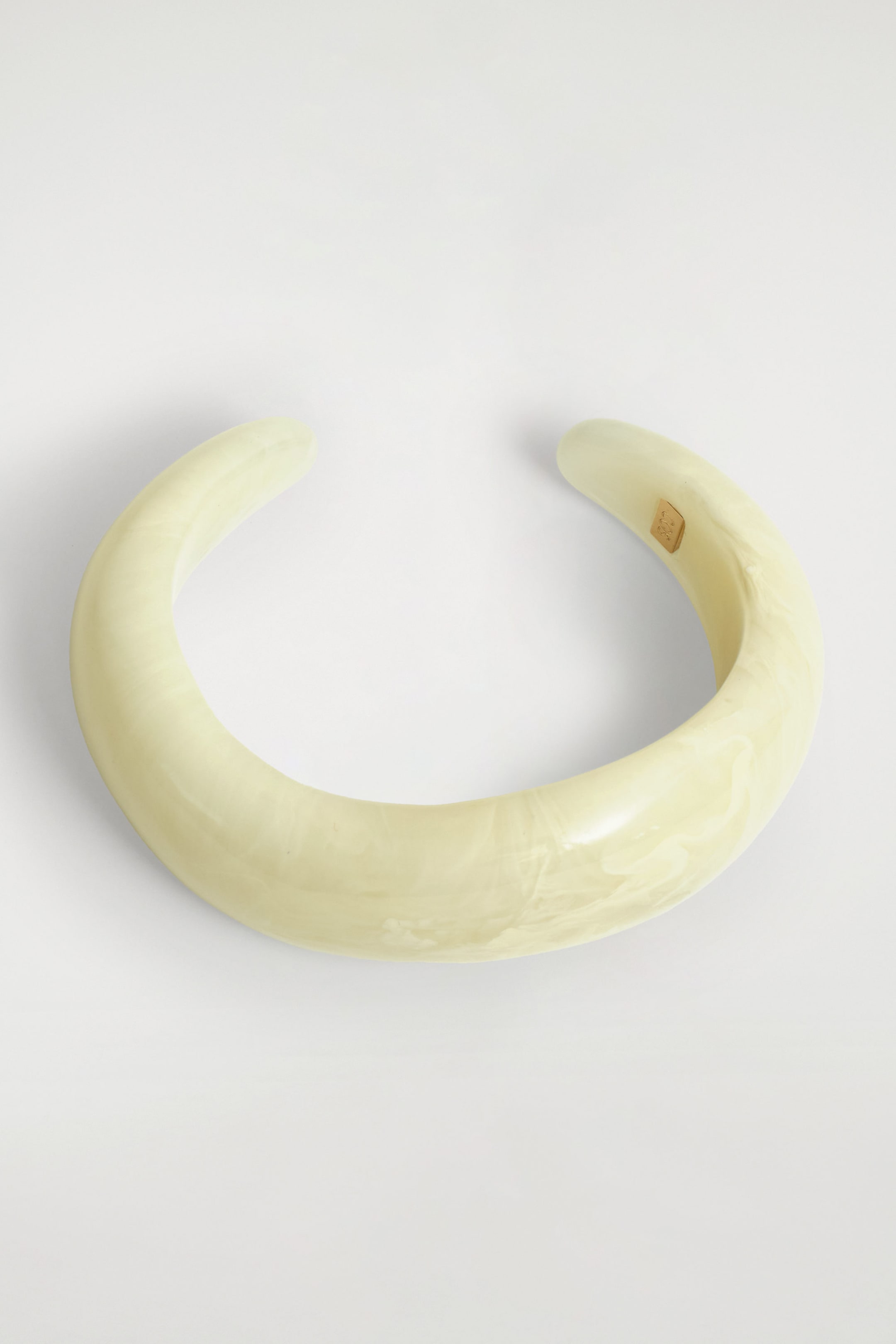 CHUNKY CURVED BANGLE