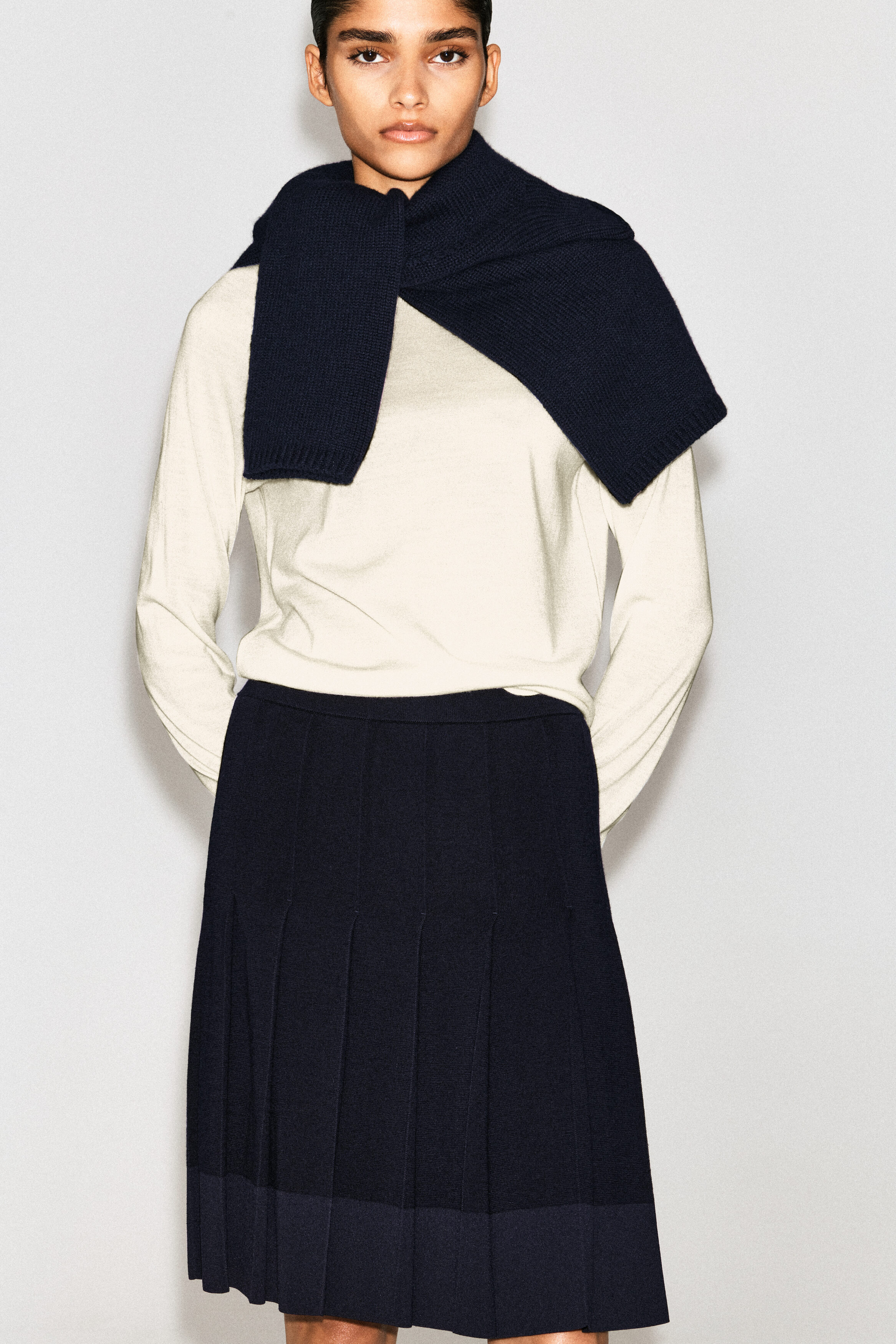 PLEATED MERINO WOOL MIDI SKIRT - thumbnail 3