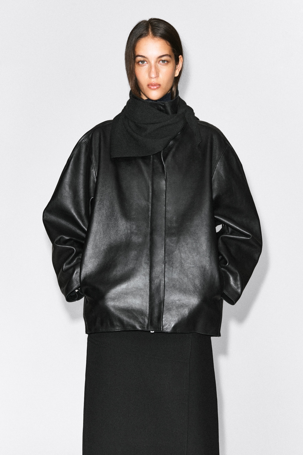 PURE CASHMERE TRIANGLE SCARF — BLACK