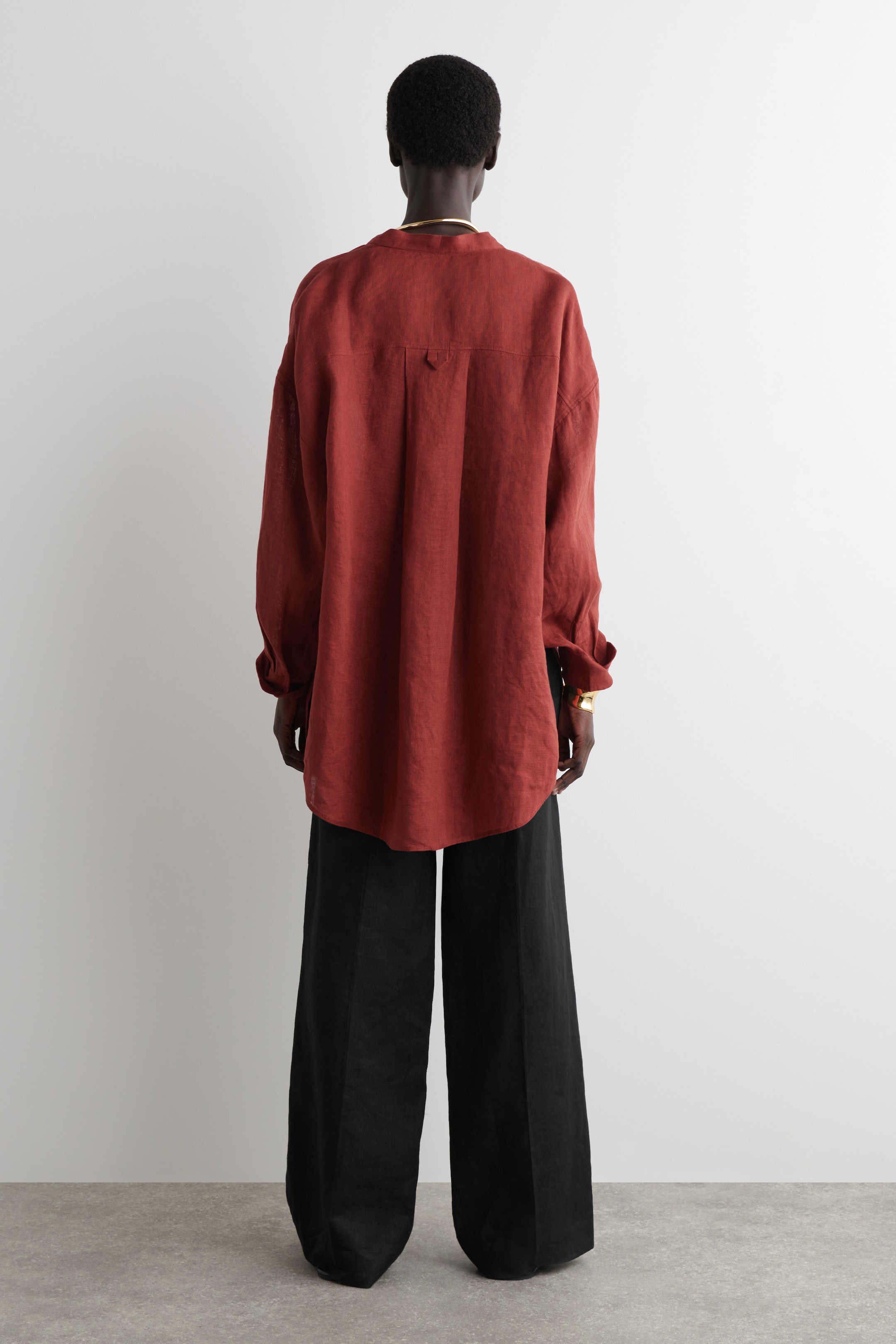 View larger image: OVERSIZED LINEN V-NECK SHIRT - RED - Ladies | H&M GB 5
