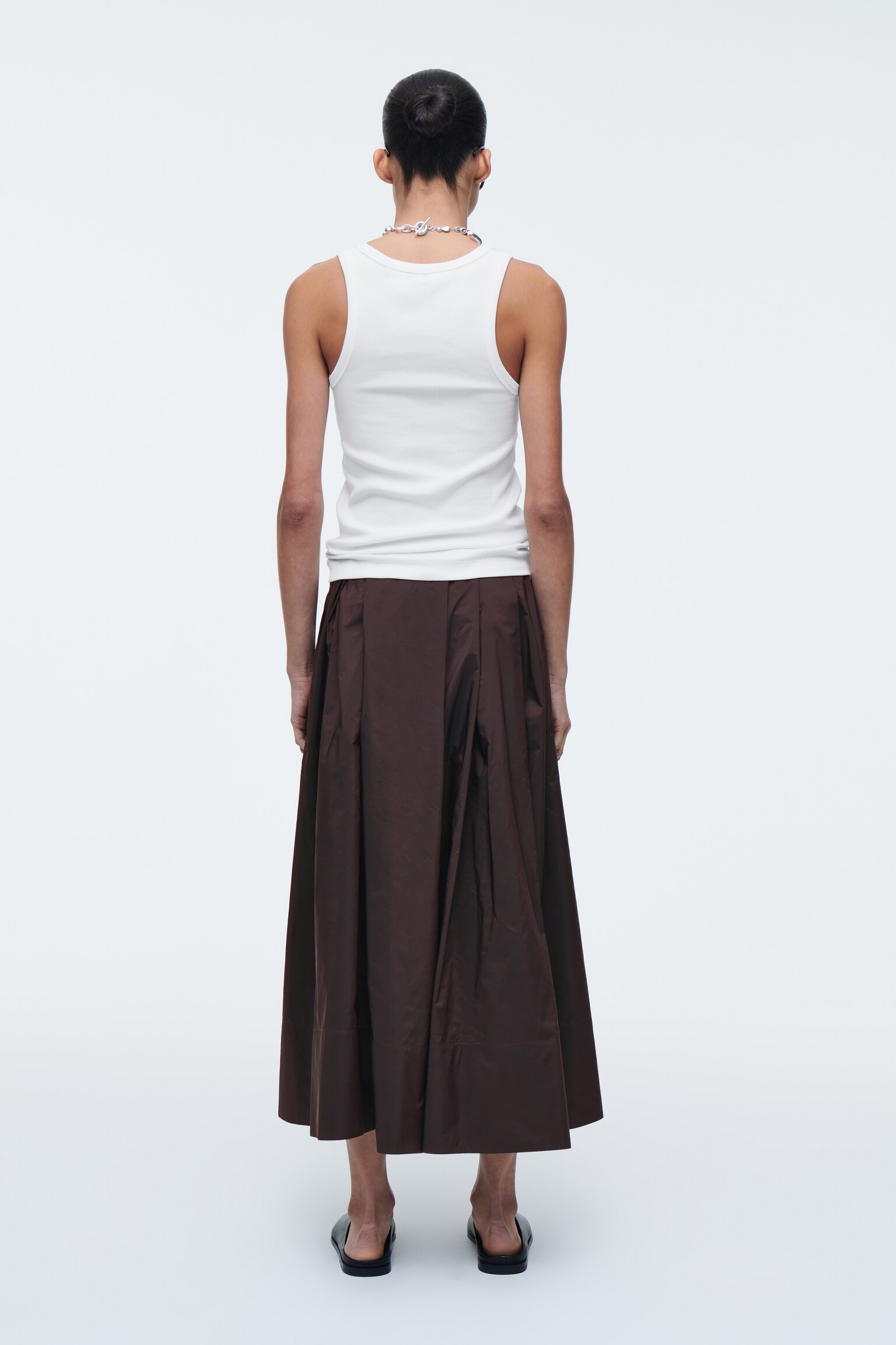 PANTALONES CULOTTE VOLUMINOSOS CON PINZAS - MARRÓN - 6
