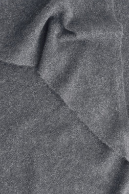 PURE CASHMERE TRIANGLE SCARF — GRAY MÉLANGE 6