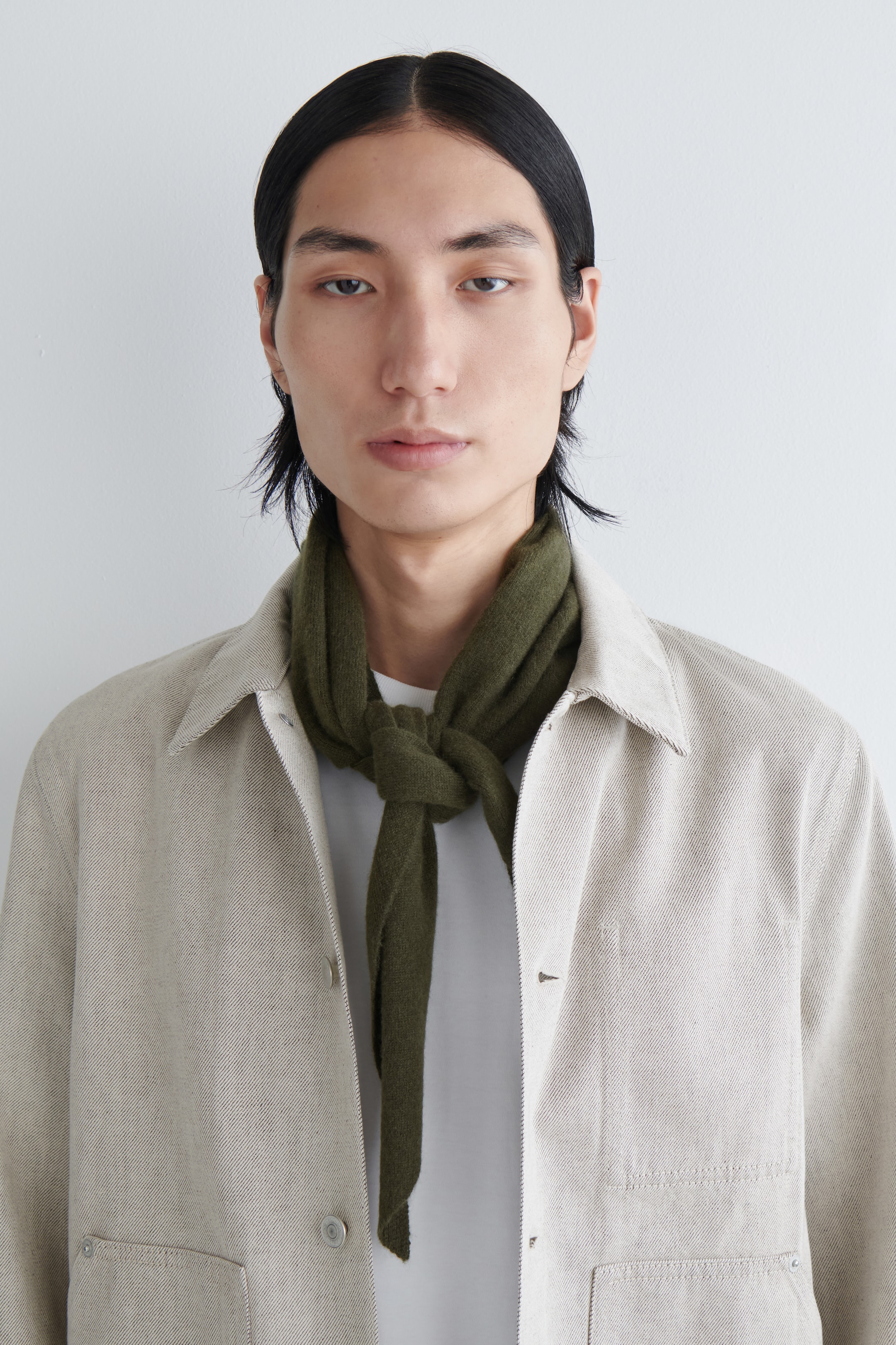 Ingrandisci l'immagine: CASHMERE TRIANGLE SCARF - DARK KHAKI - UOMO | H&M CH 1
