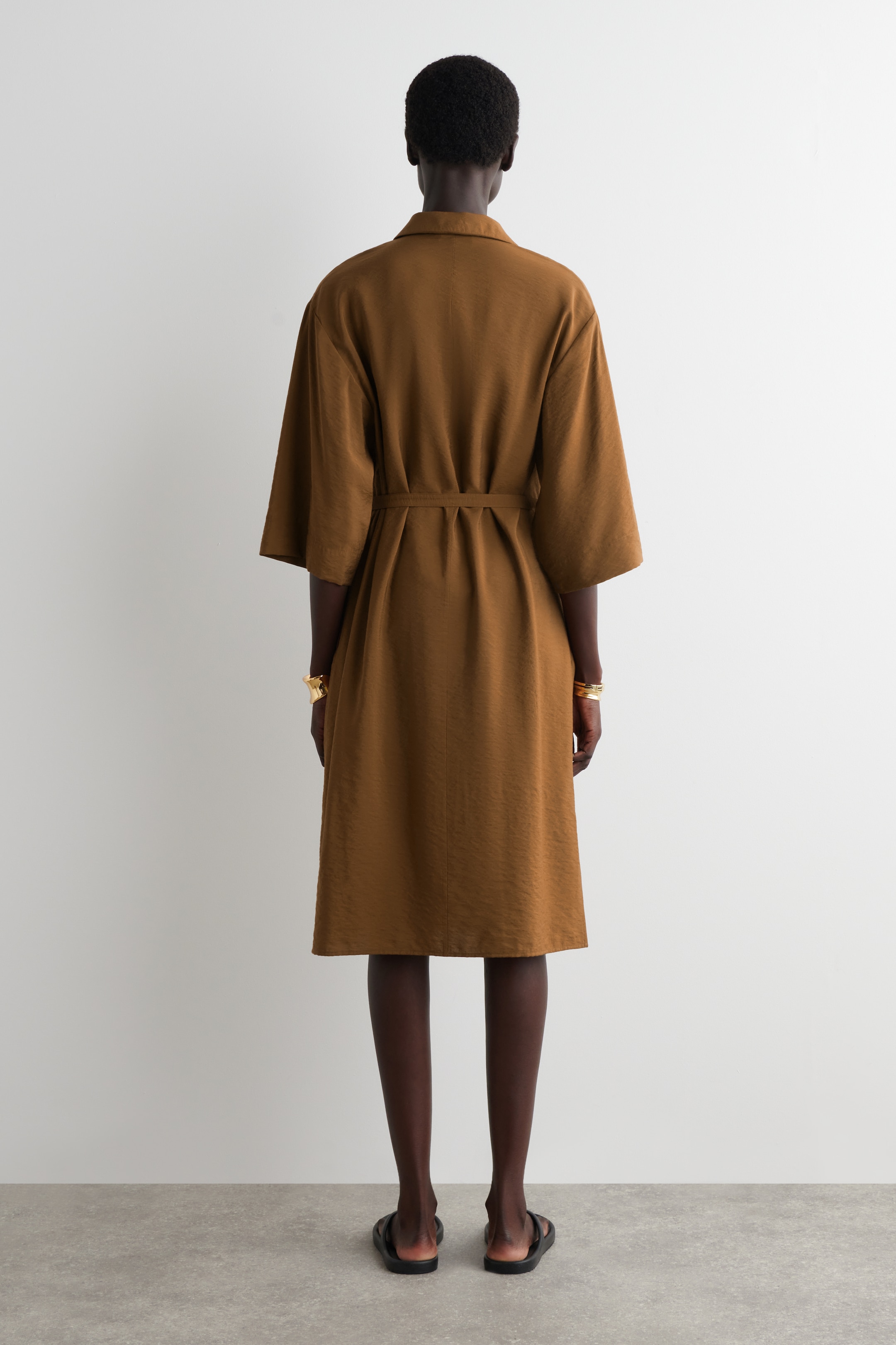 Visualizza immagine più grande: CHEMISIER MIDI CON CINTURA LATERALE - MARRONE - DONNA | H&M IT 3