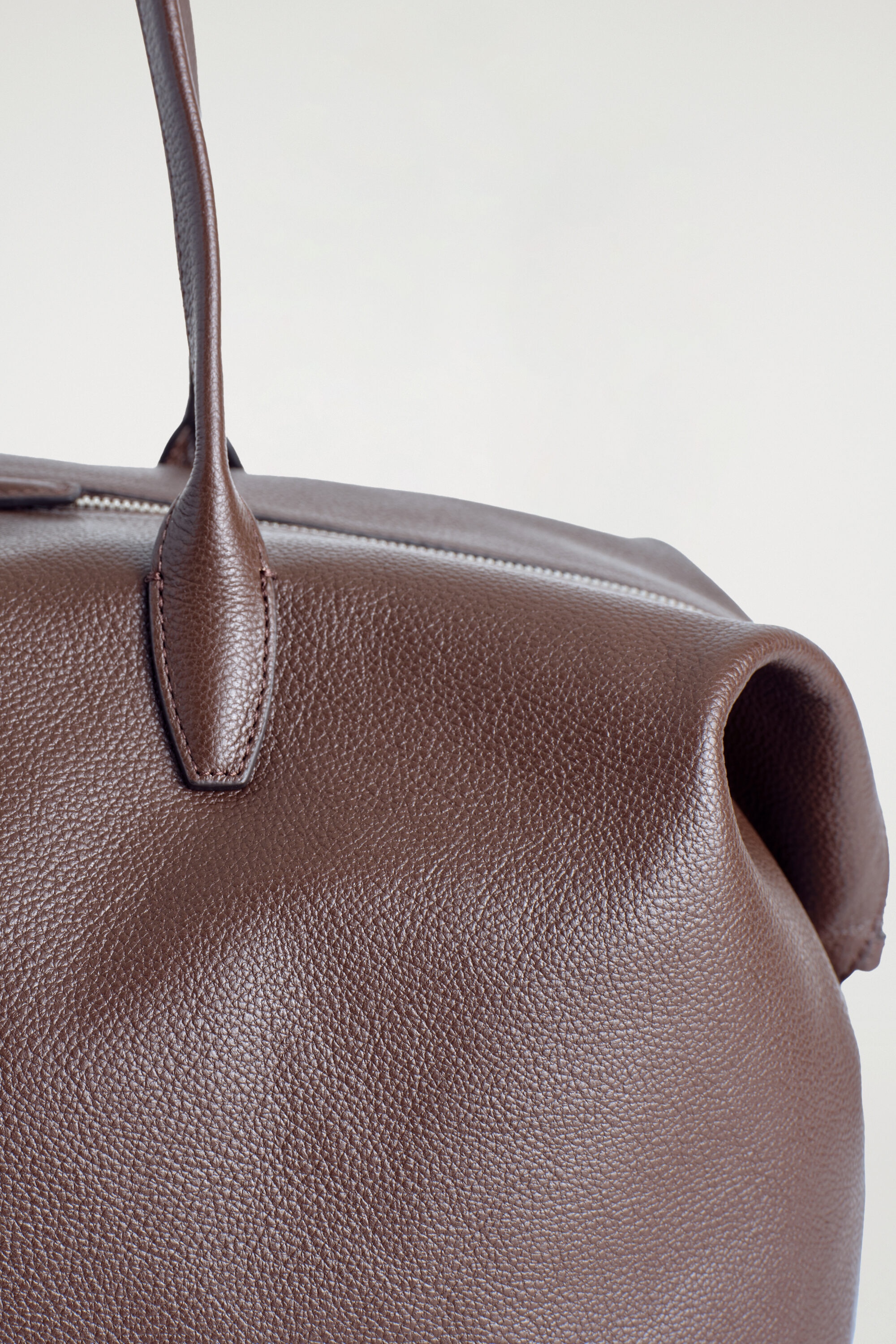 FRIEZE BOWLING BAG - LEATHER - BROWN | COS US