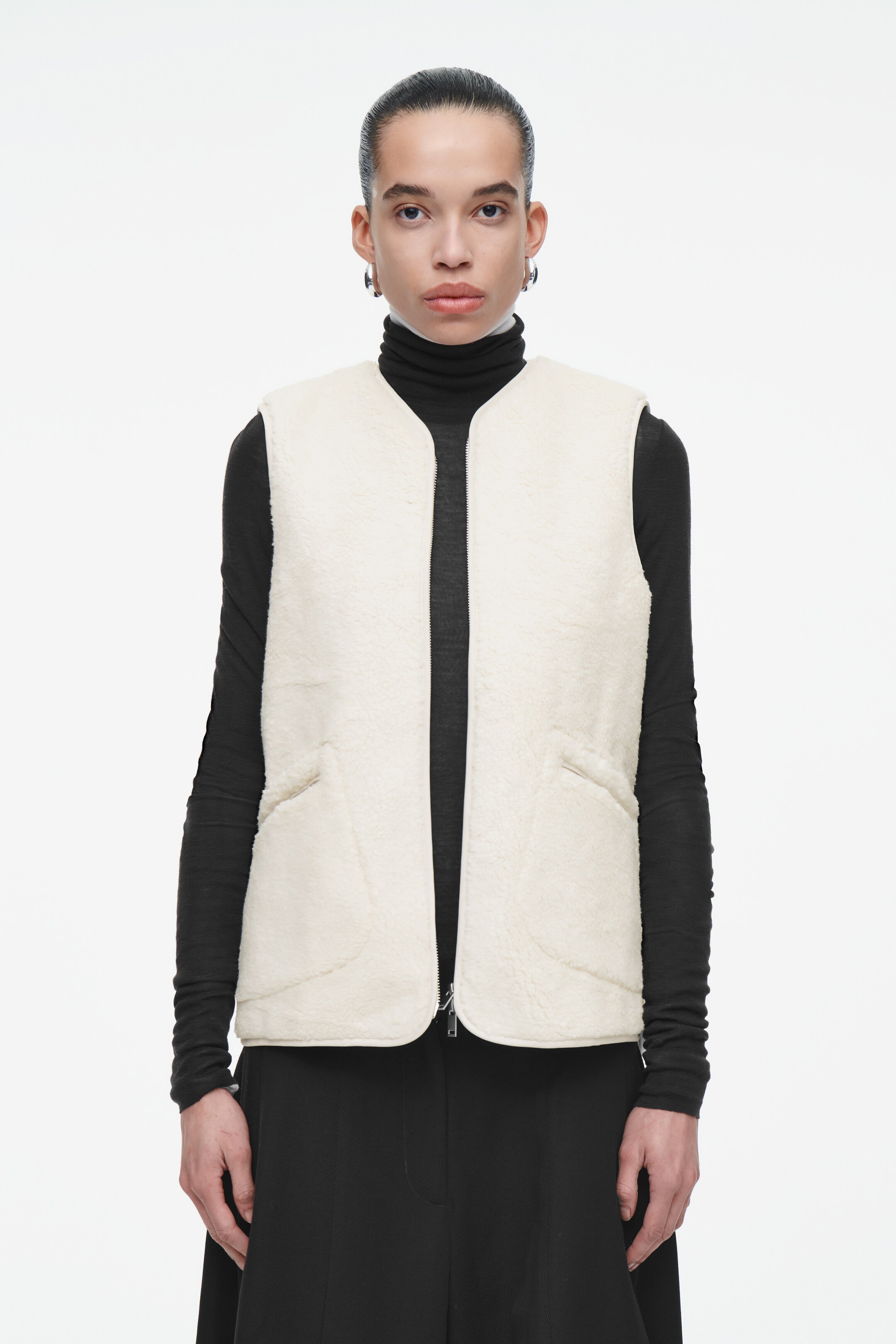 Größeres Bild ansehen: OVERSIZED-WESTE AUS KUNSTLAMMFELL - ELFENBEIN - Ladies | H&M DE 1